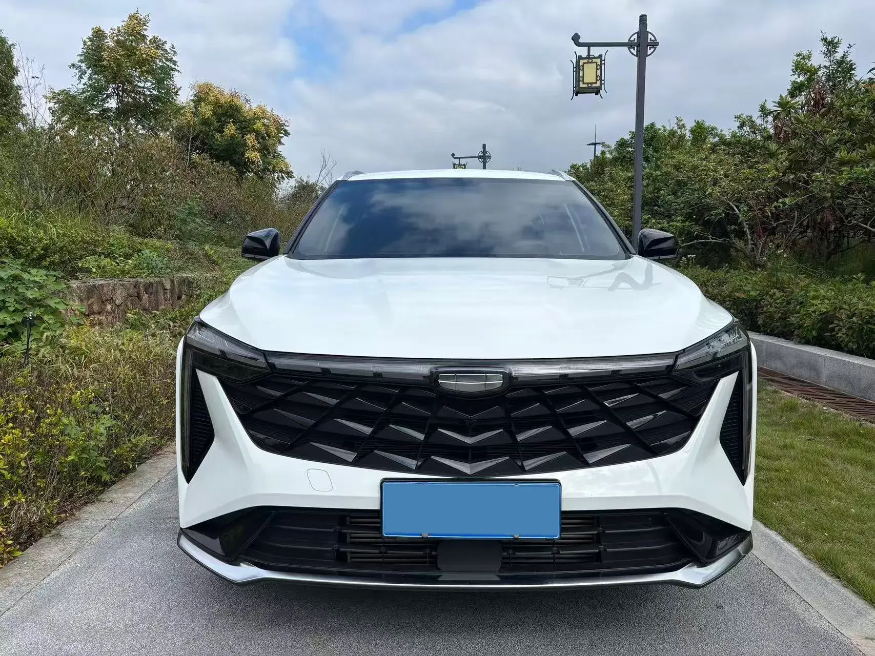 2023 GEELY AZKARRA thumbnail 3