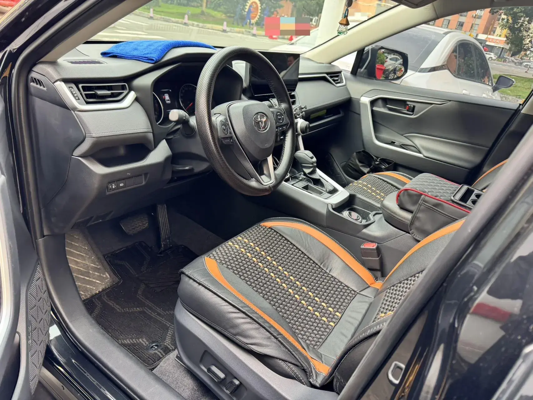 2024 TOYOTA RAV4 thumbnail 3