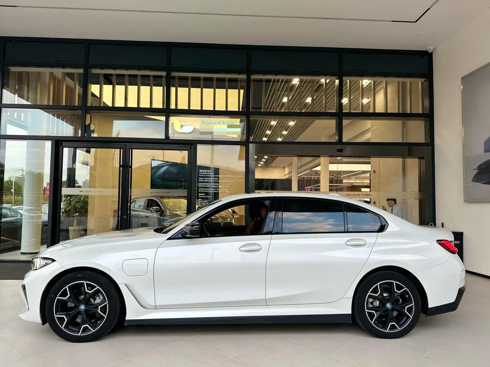 2023 BMW I3 thumbnail 2