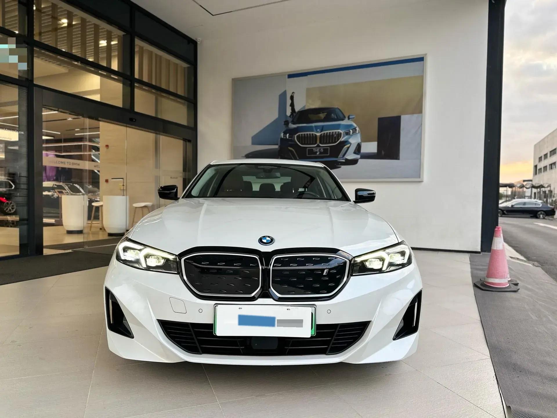 2023 BMW I3 thumbnail 3