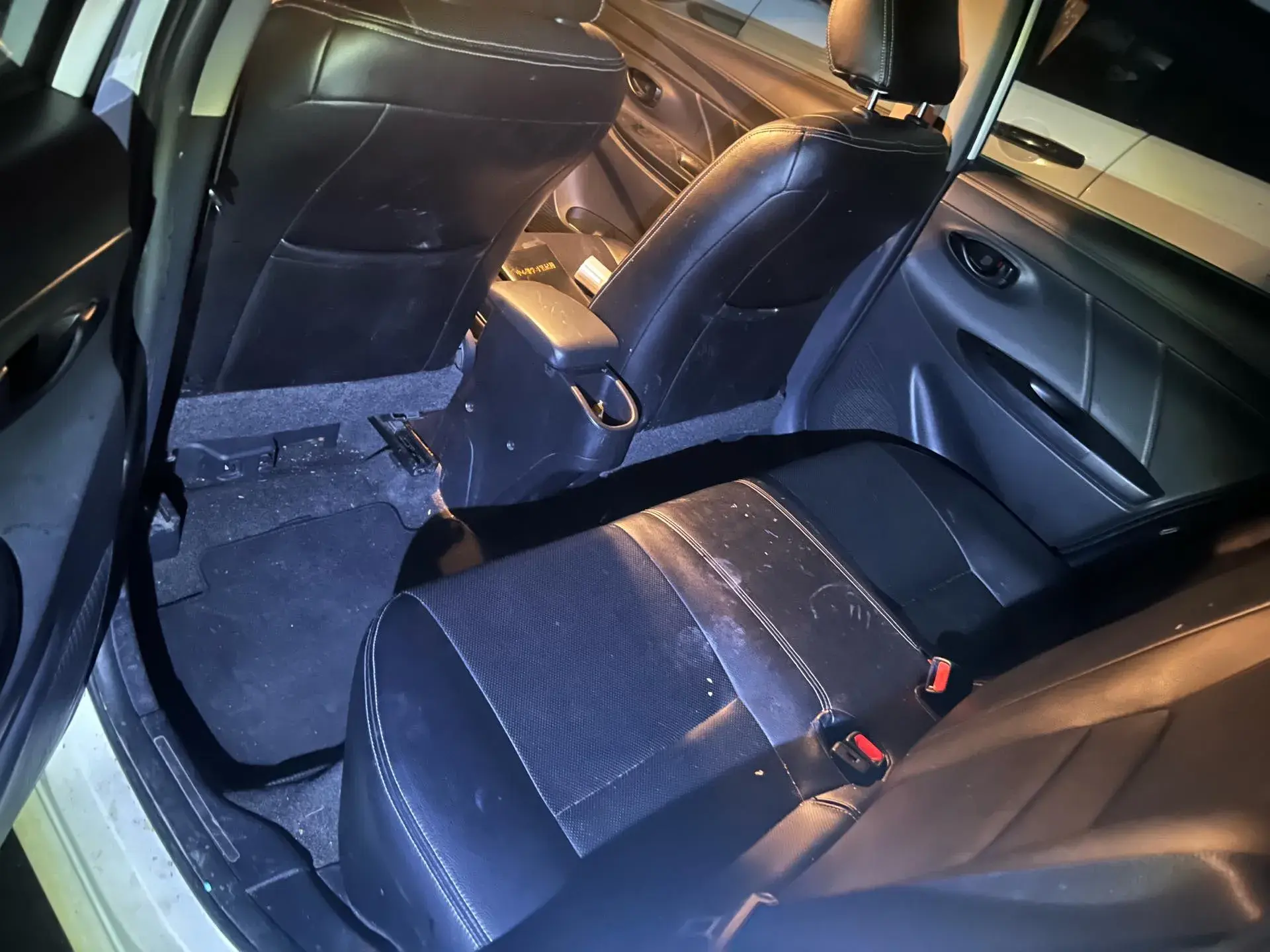 2020 TOYOTA YARIS thumbnail 4