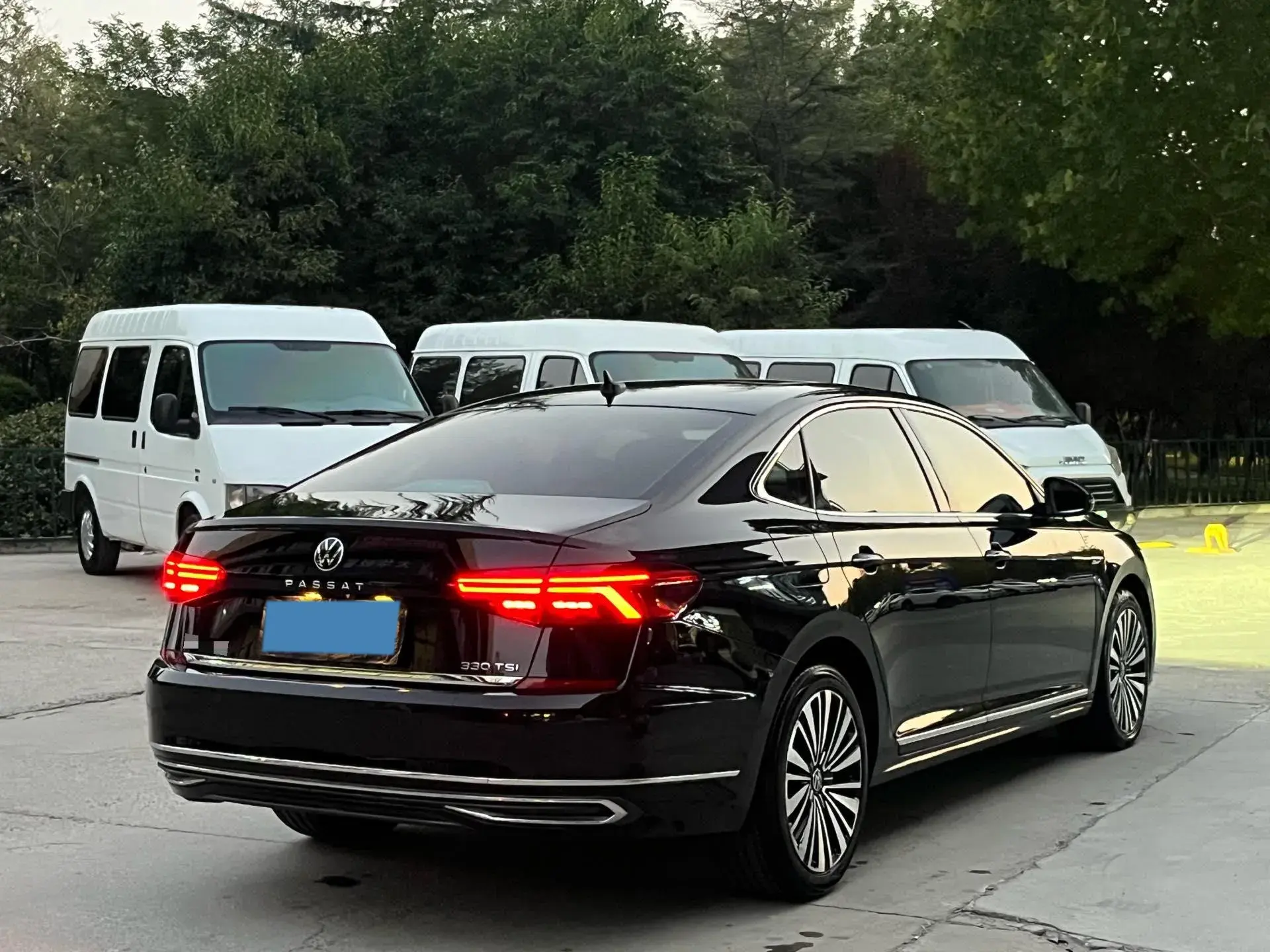 2021 VOLKSWAGEN PASSAT thumbnail 4