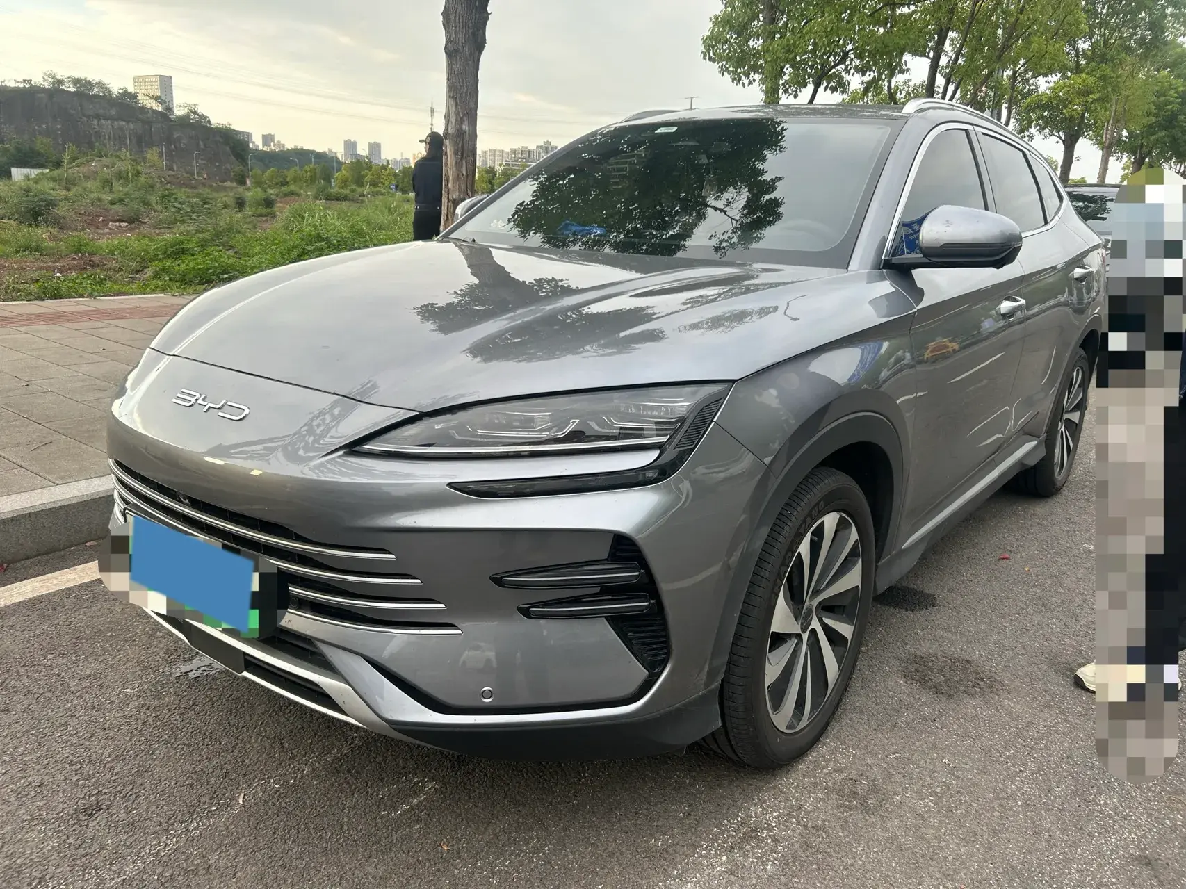 2023 BYD SONG view 1