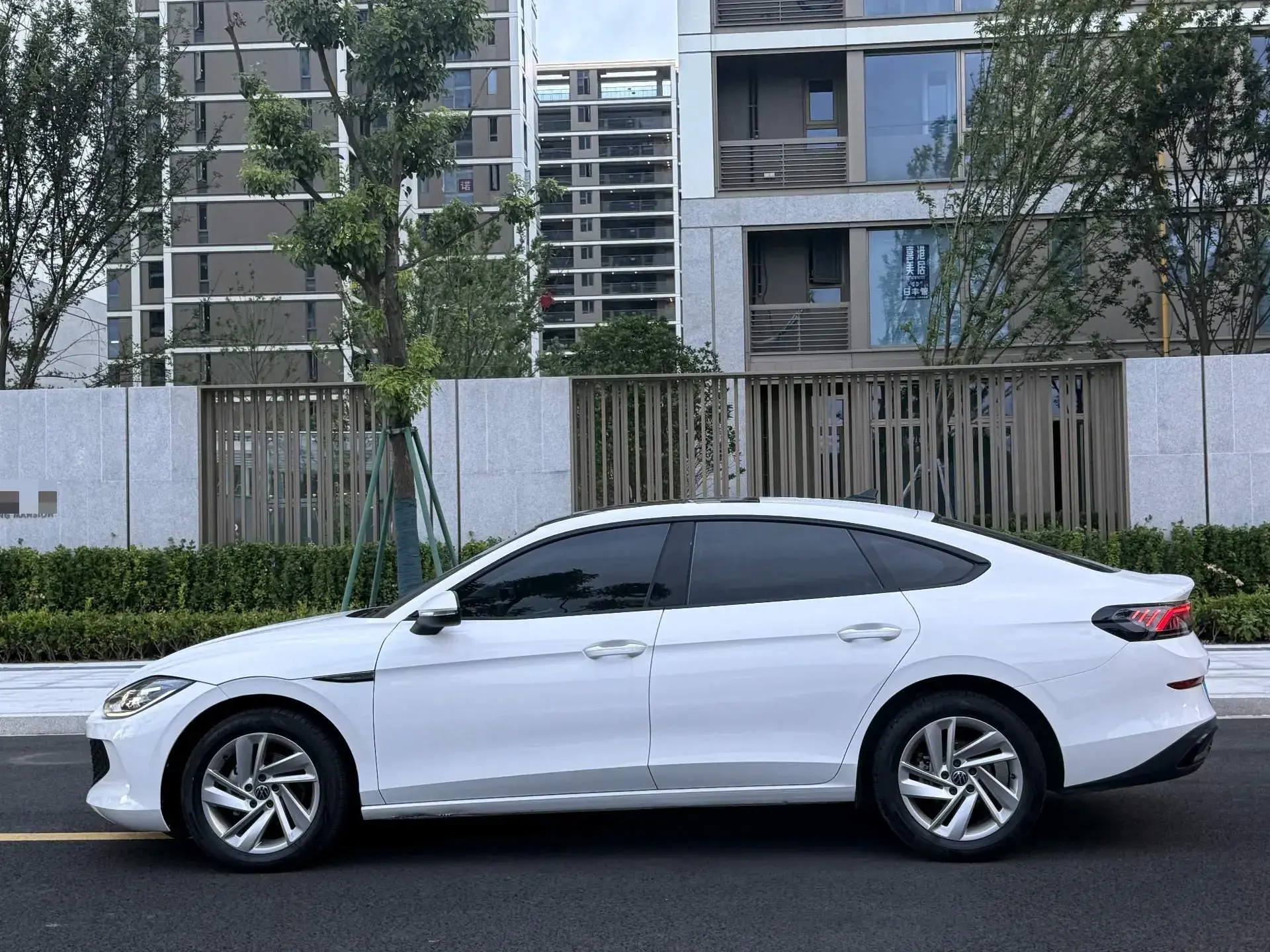 2022 VOLKSWAGEN LAMANDO thumbnail 3