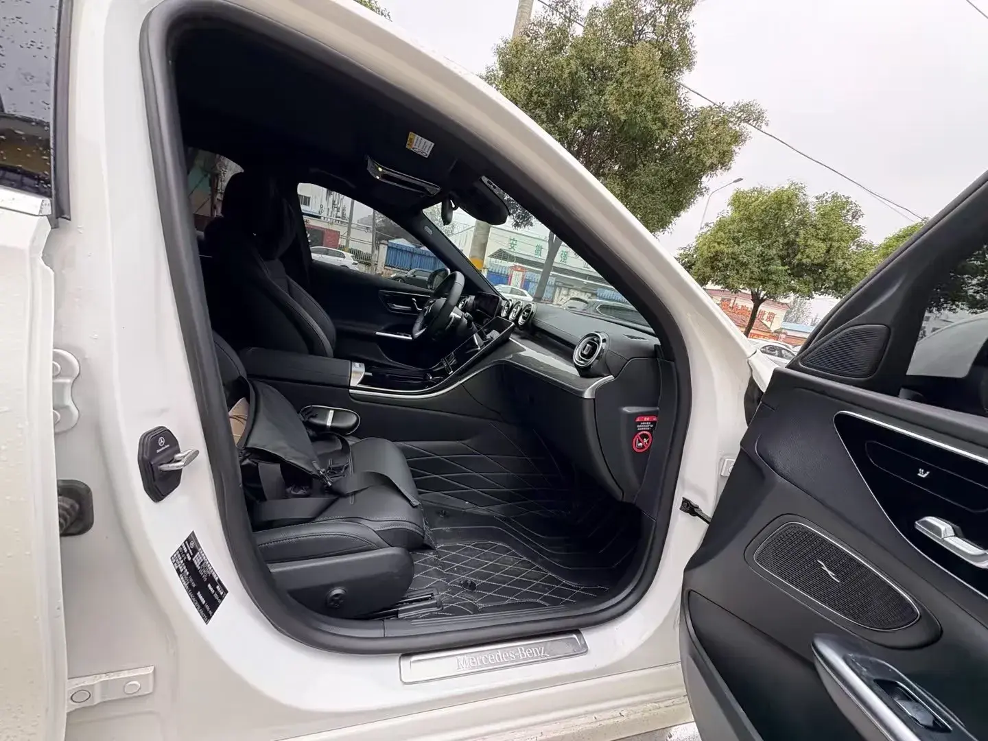 2025 MERCEDES-BENZ C thumbnail 4