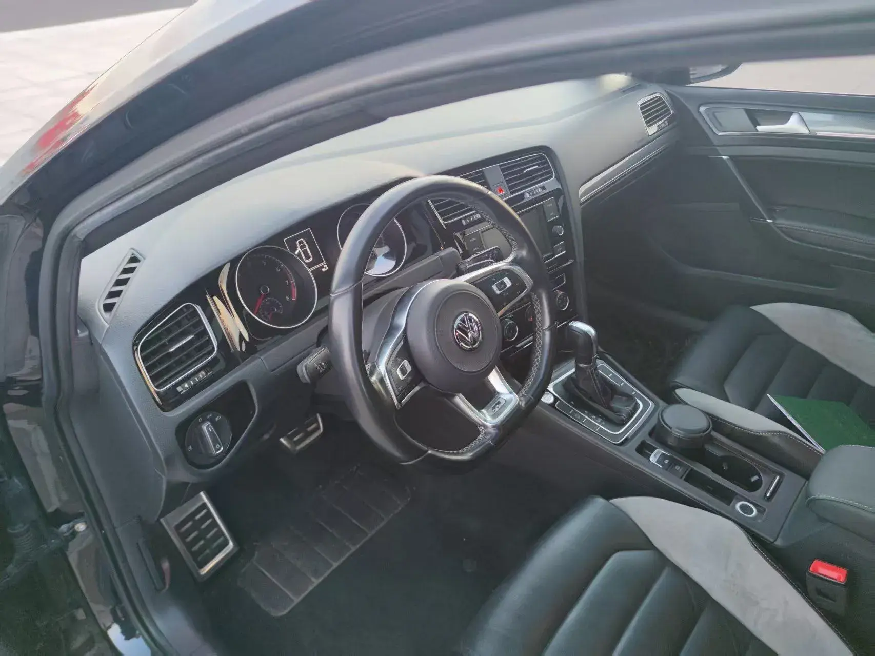 2018 VOLKSWAGEN GOLF thumbnail 3