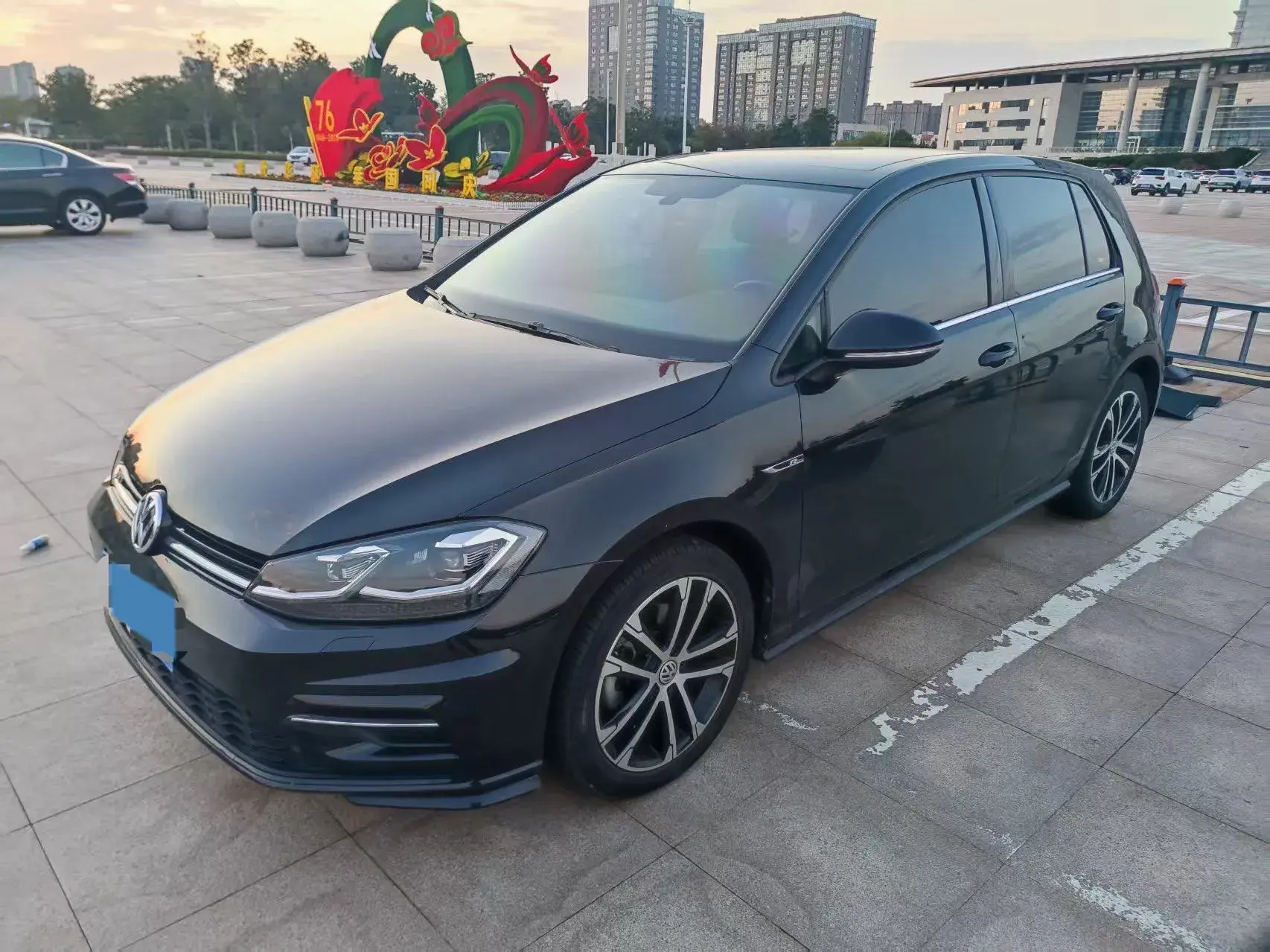 2018 VOLKSWAGEN GOLF view 1