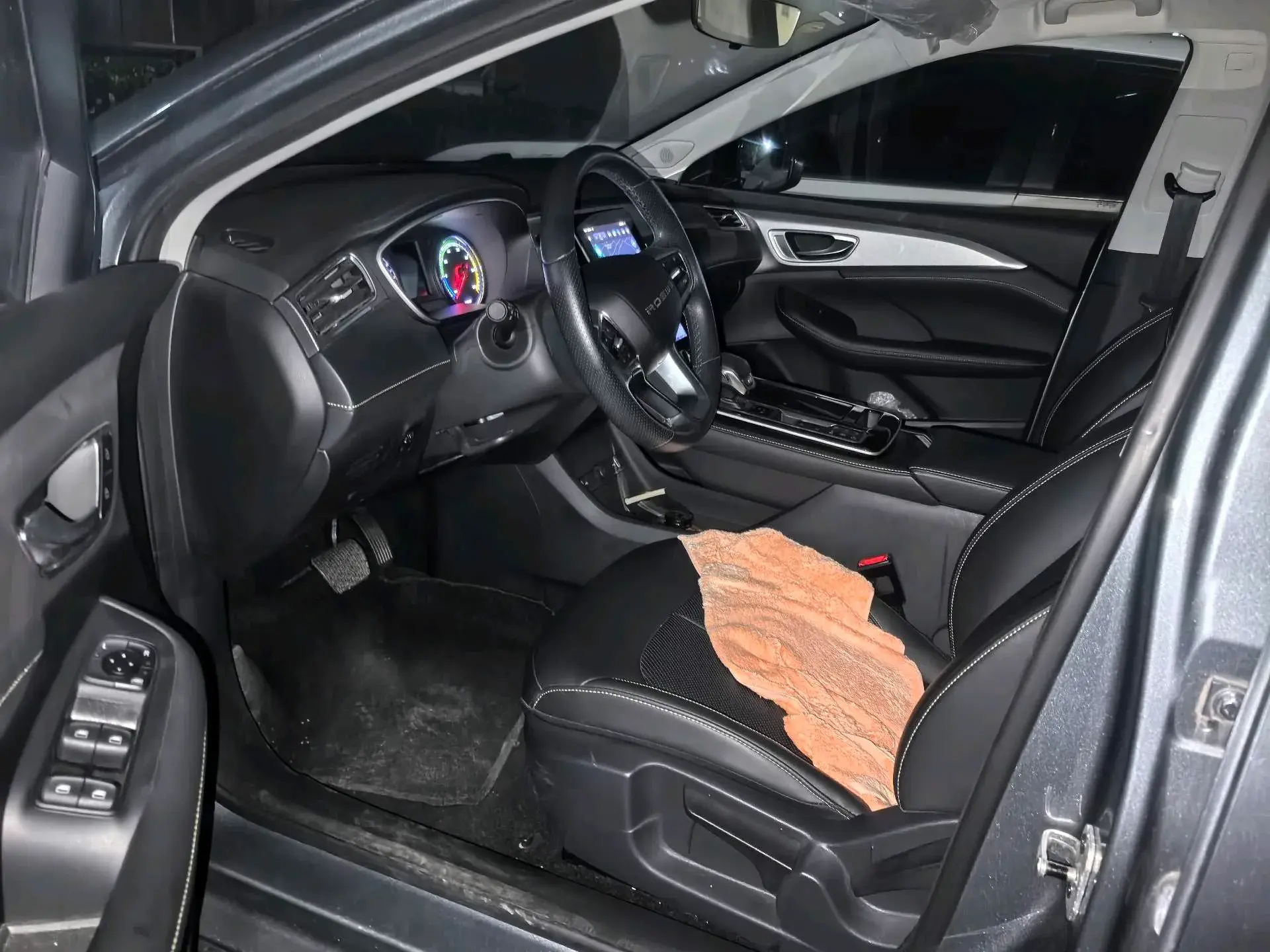 2020 ROEWE I6 thumbnail 3