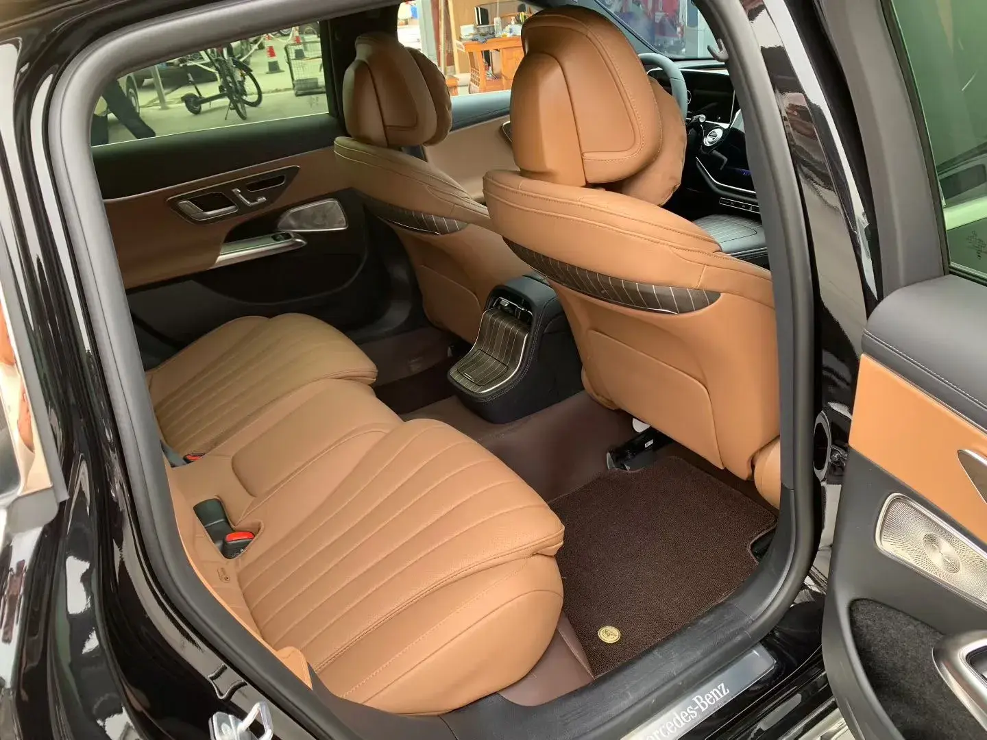 2025 MERCEDES-BENZ E thumbnail 3