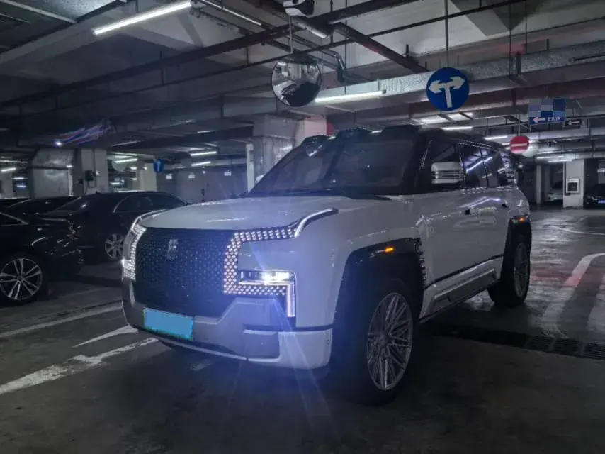 2023 YANGWANG U8 view 1