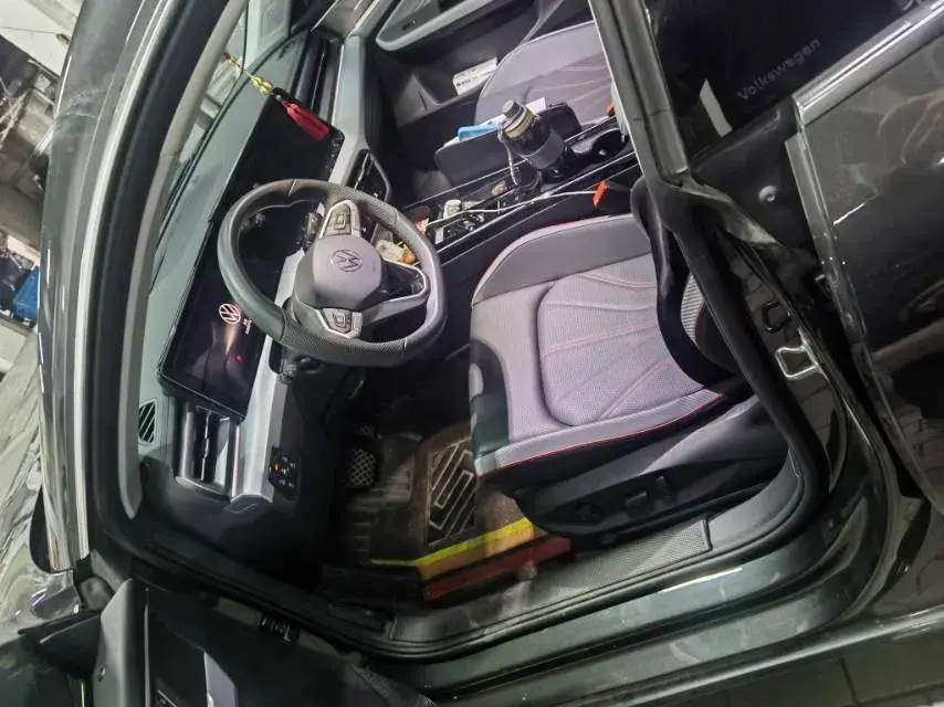 2024 VOLKSWAGEN LAMANDO thumbnail 3