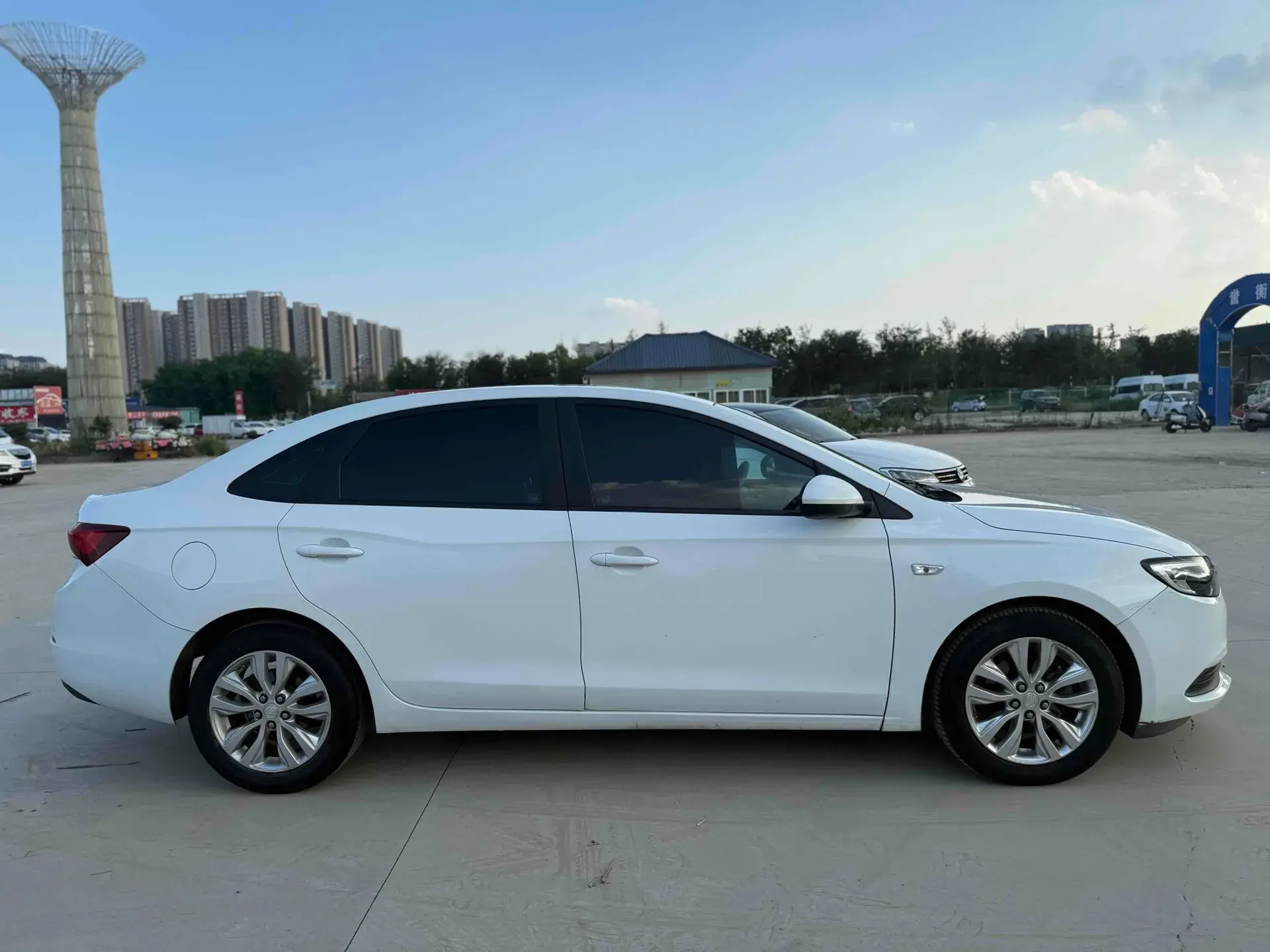 2020 BUICK REGAL thumbnail 3