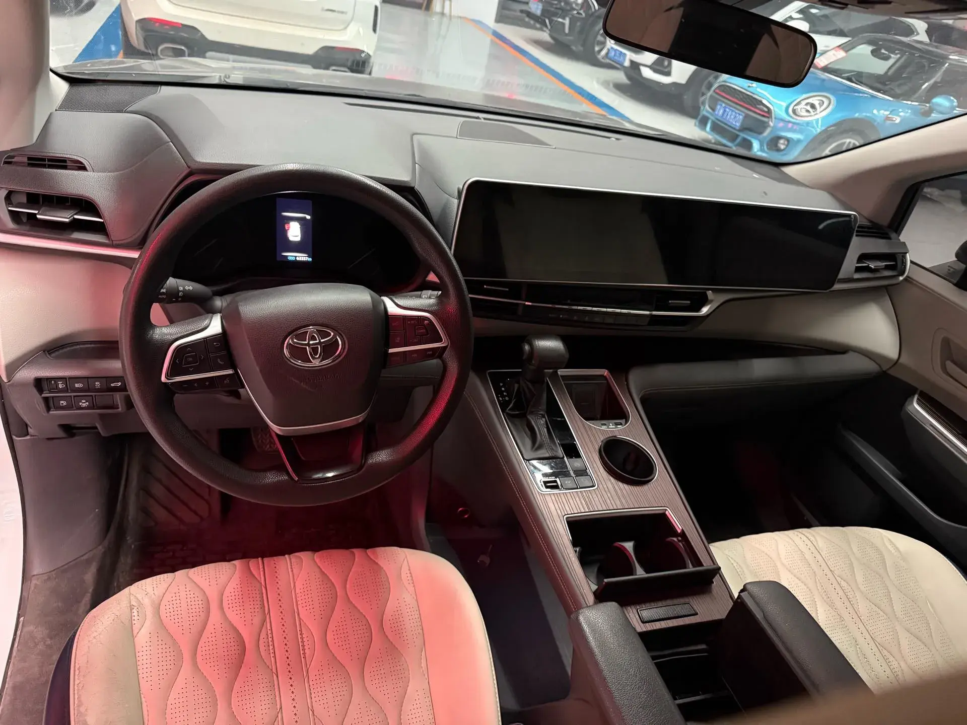 2023 TOYOTA GRANVIA thumbnail 4