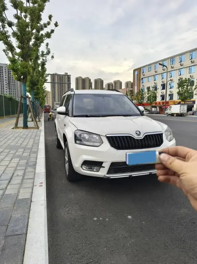 2016 SKODA YETI thumbnail 3