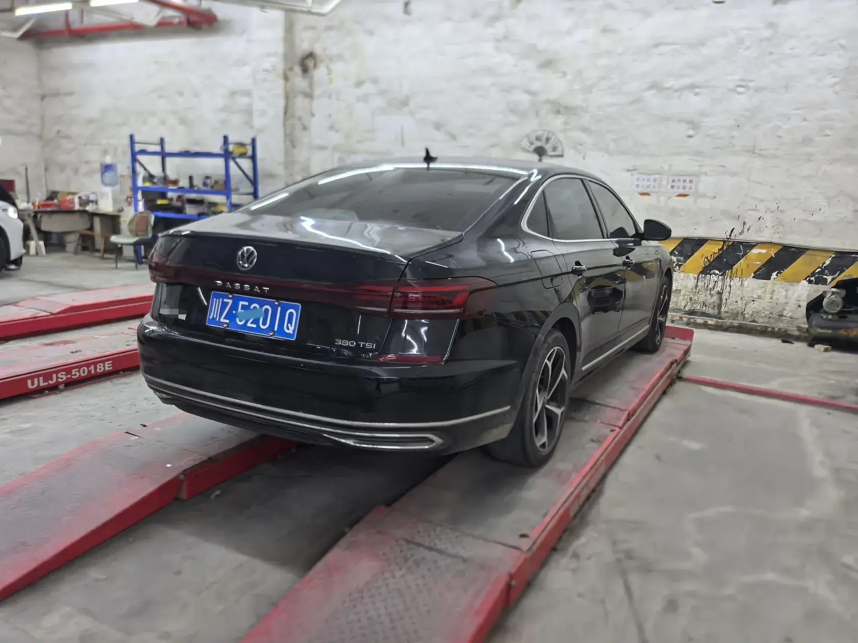 2024 VOLKSWAGEN PASSAT thumbnail 4