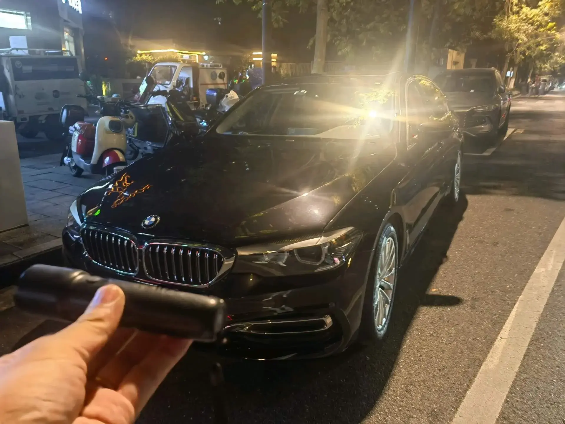 2020 BMW 5 view 1