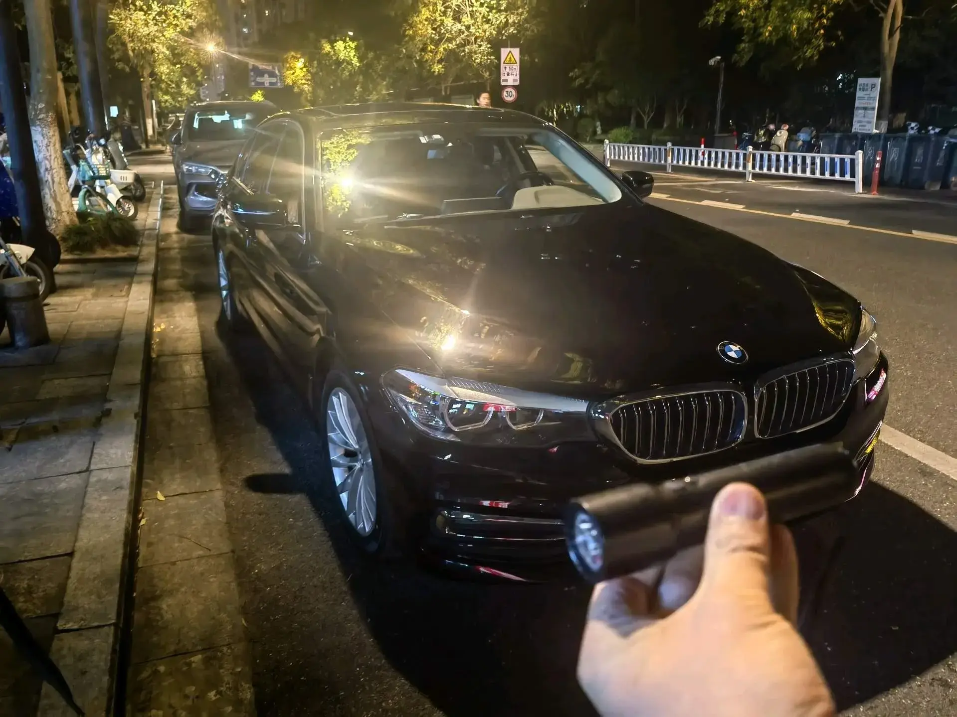 2020 BMW 5 thumbnail 3