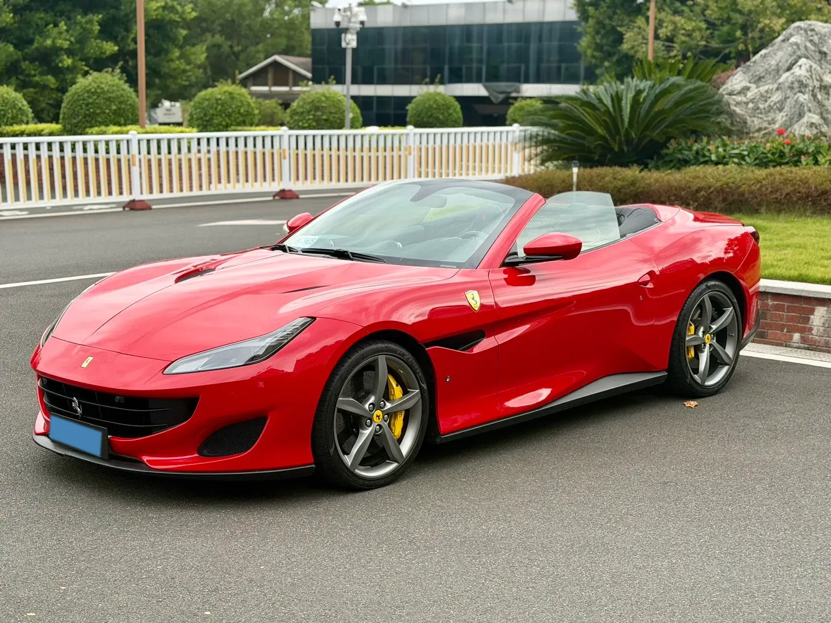 2018 FERRARI PORTOFINO view 1