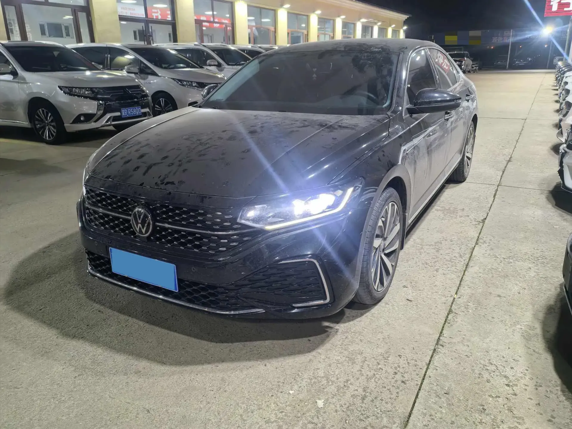 2022 VOLKSWAGEN PASSAT view 1