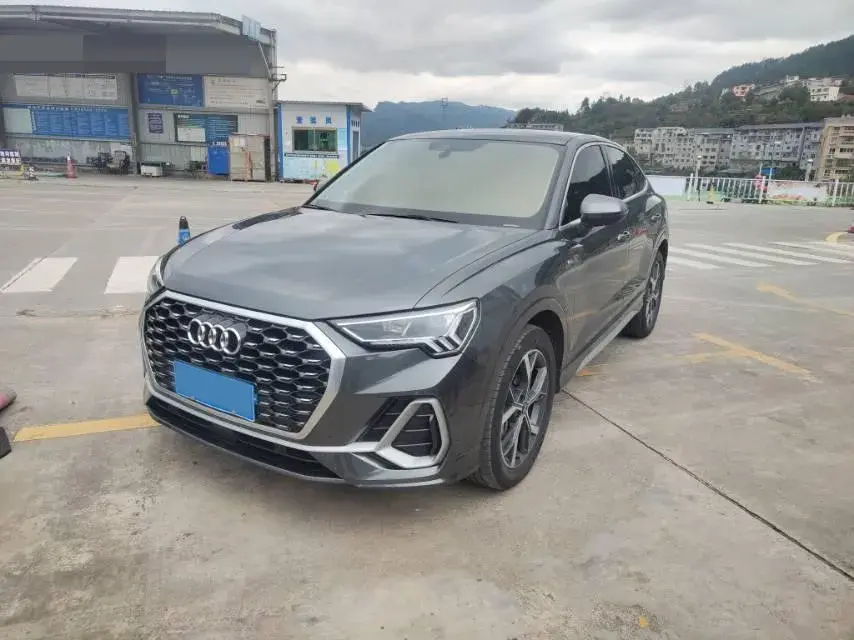 2021 AUDI Q3 view 1