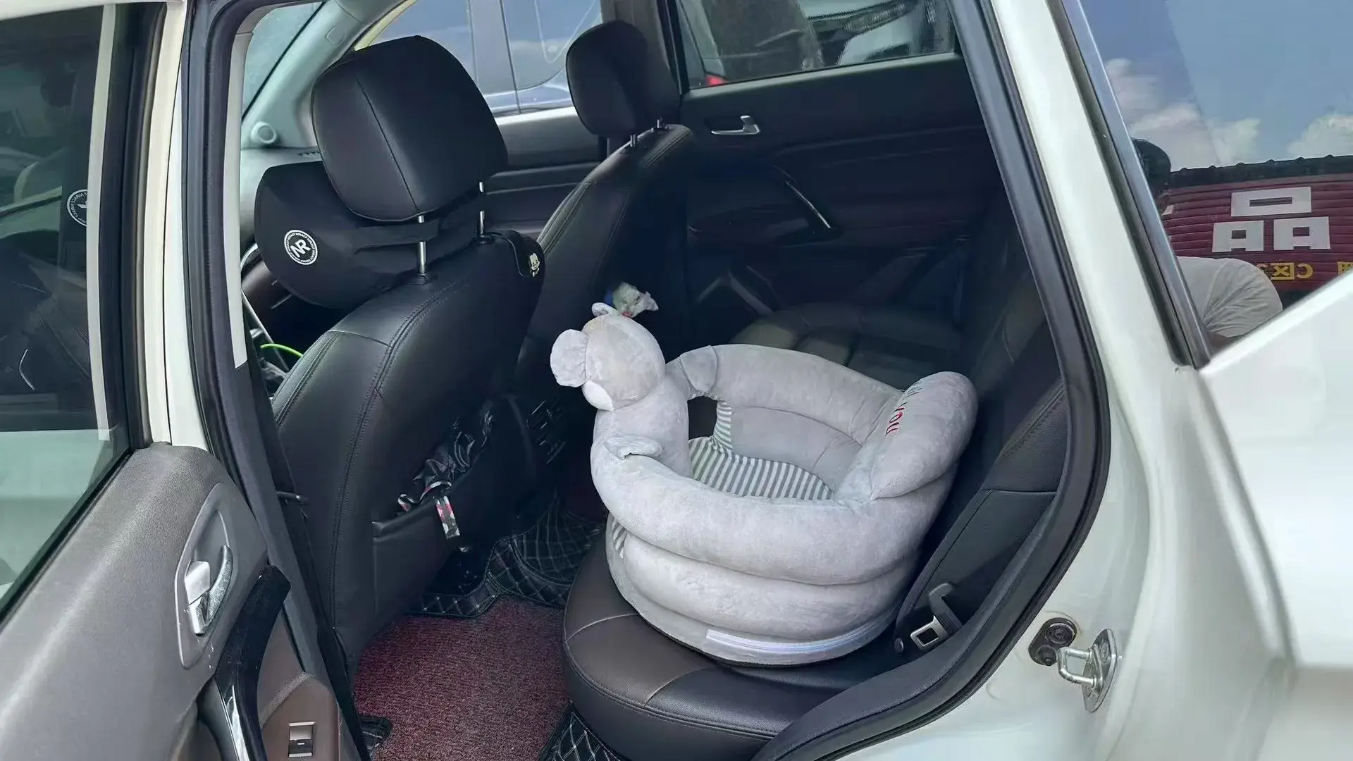 2017 GAC TRUMPCHI thumbnail 3