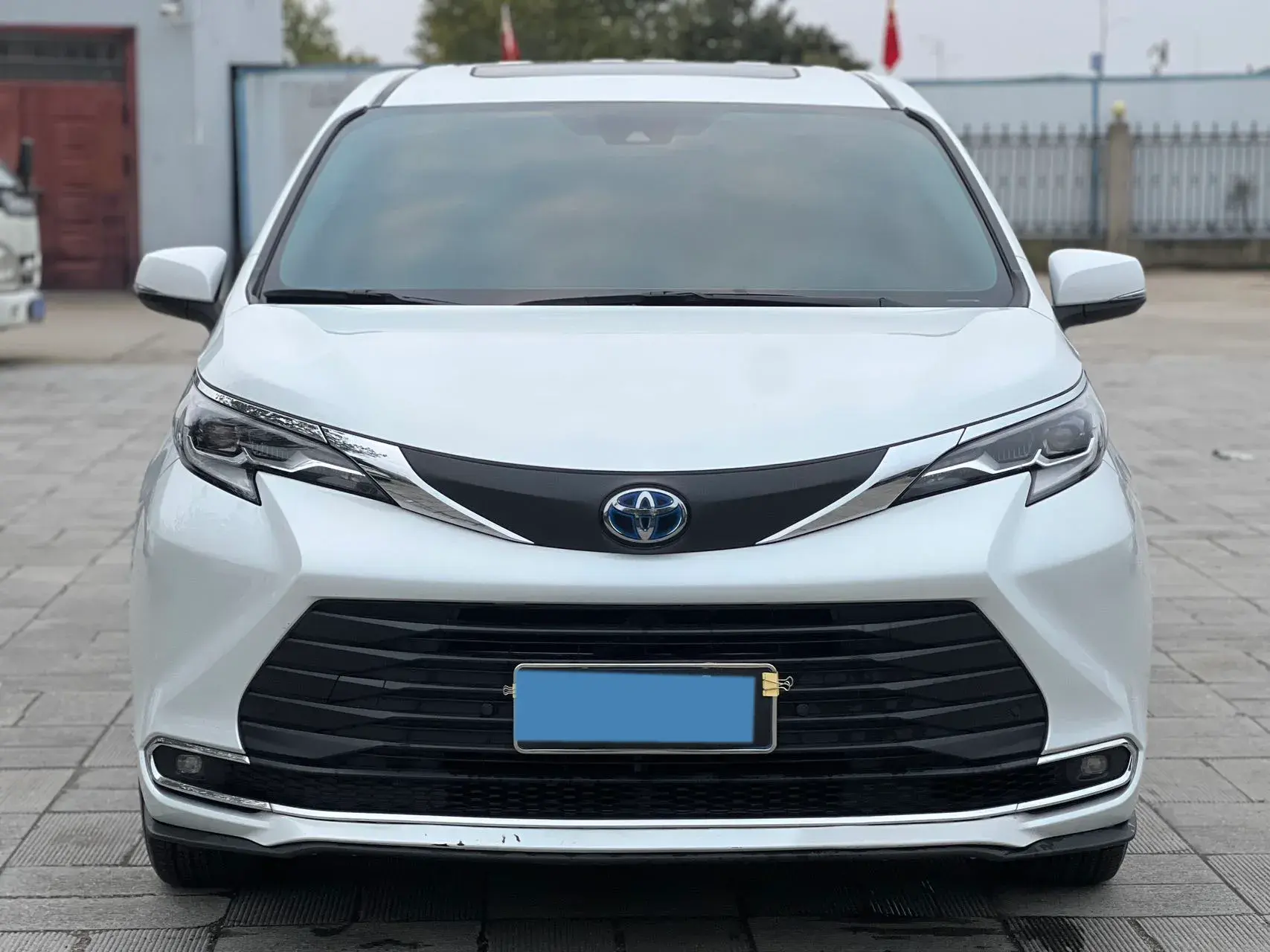 2023 TOYOTA SIENNA thumbnail 3