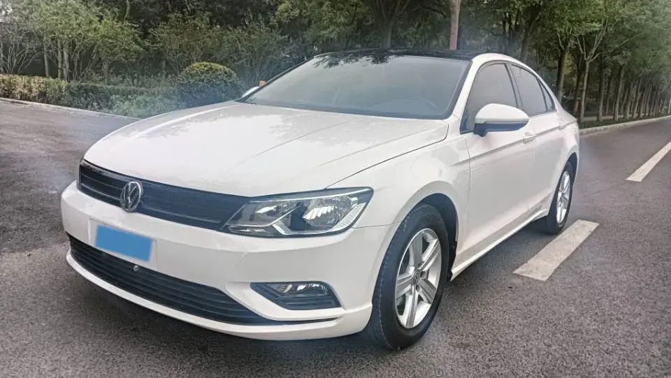 2017 VOLKSWAGEN LAMANDO view 1