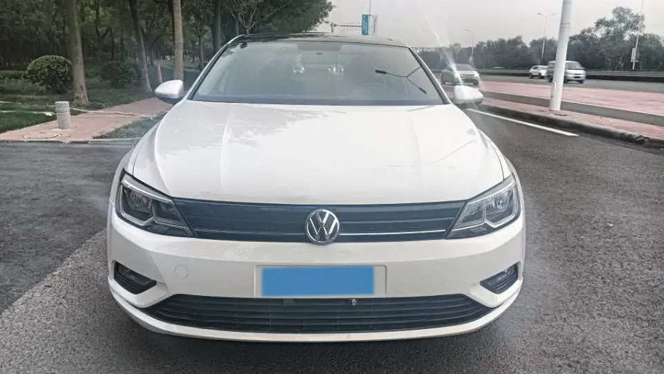 2017 VOLKSWAGEN LAMANDO thumbnail 2