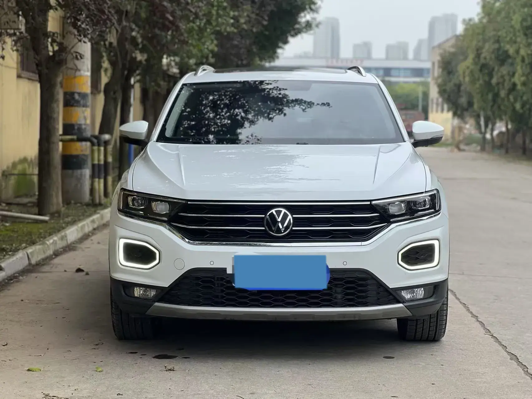 2022 VOLKSWAGEN T-ROC thumbnail 2