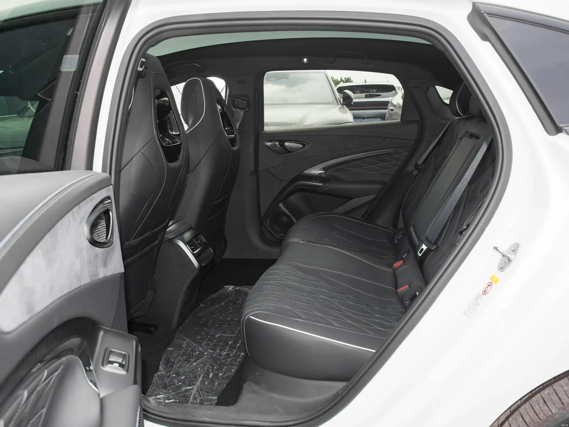 2023 BYD SEAL thumbnail 4