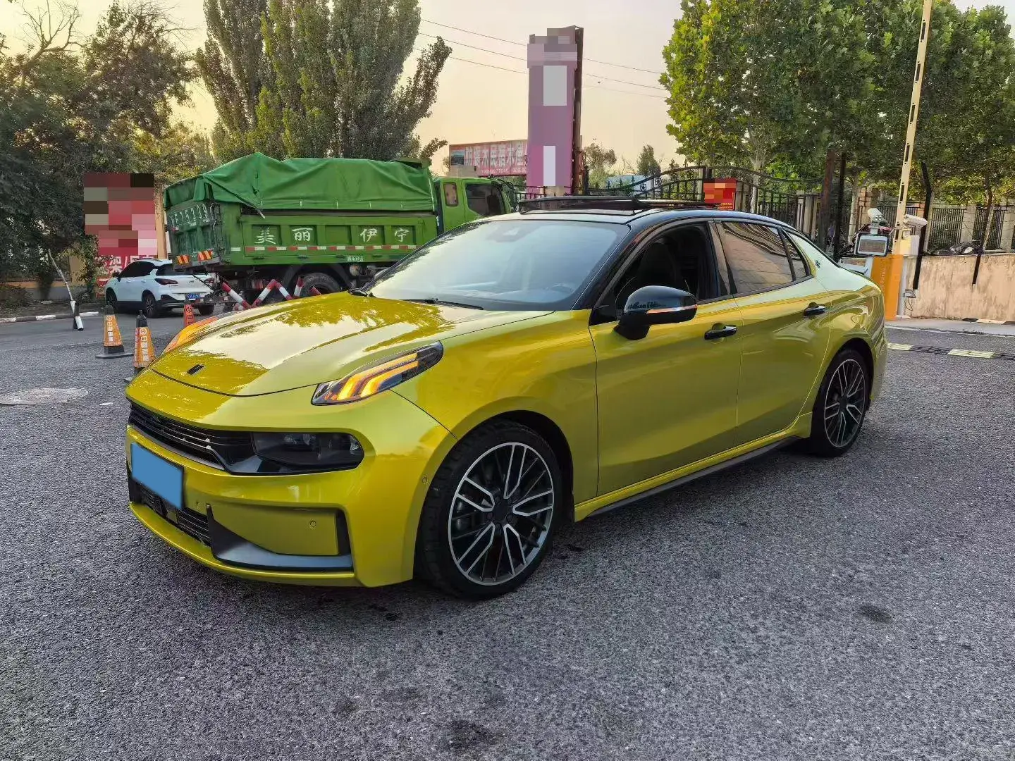 2019 LYNK&CO 03 view 1
