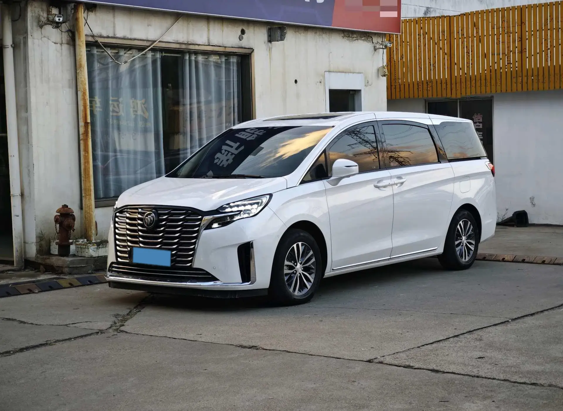 2023 BUICK GL8 view 1