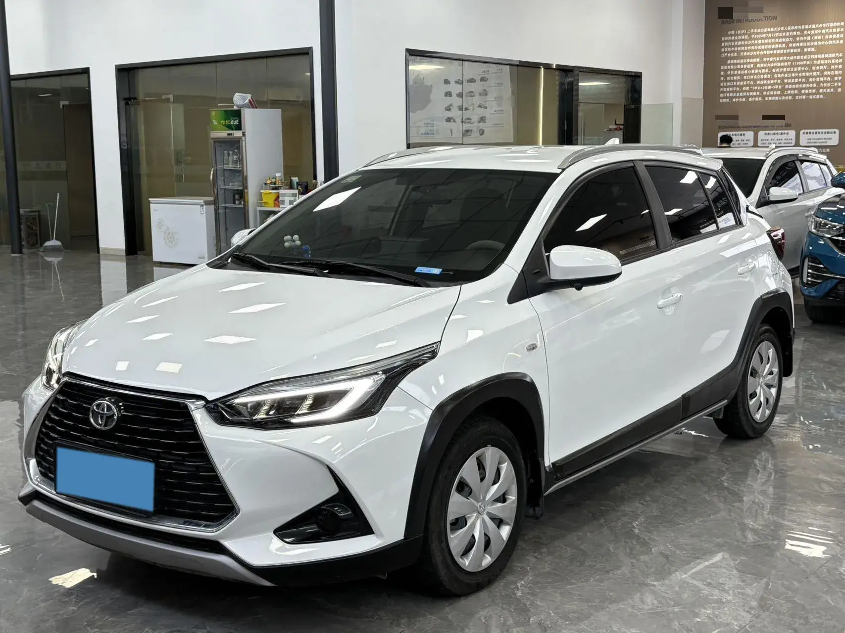 2021 TOYOTA YARIS view 1