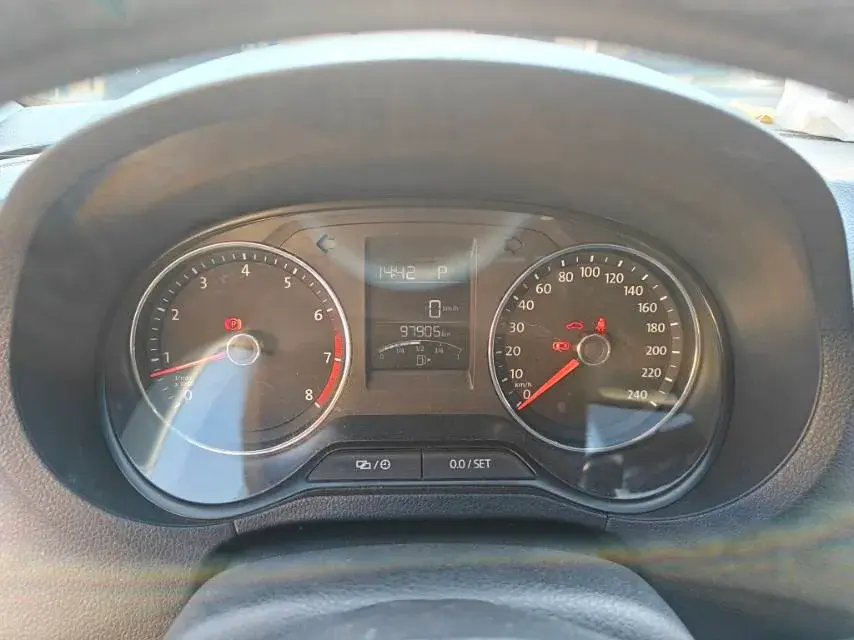 2016 VOLKSWAGEN POLO thumbnail 3