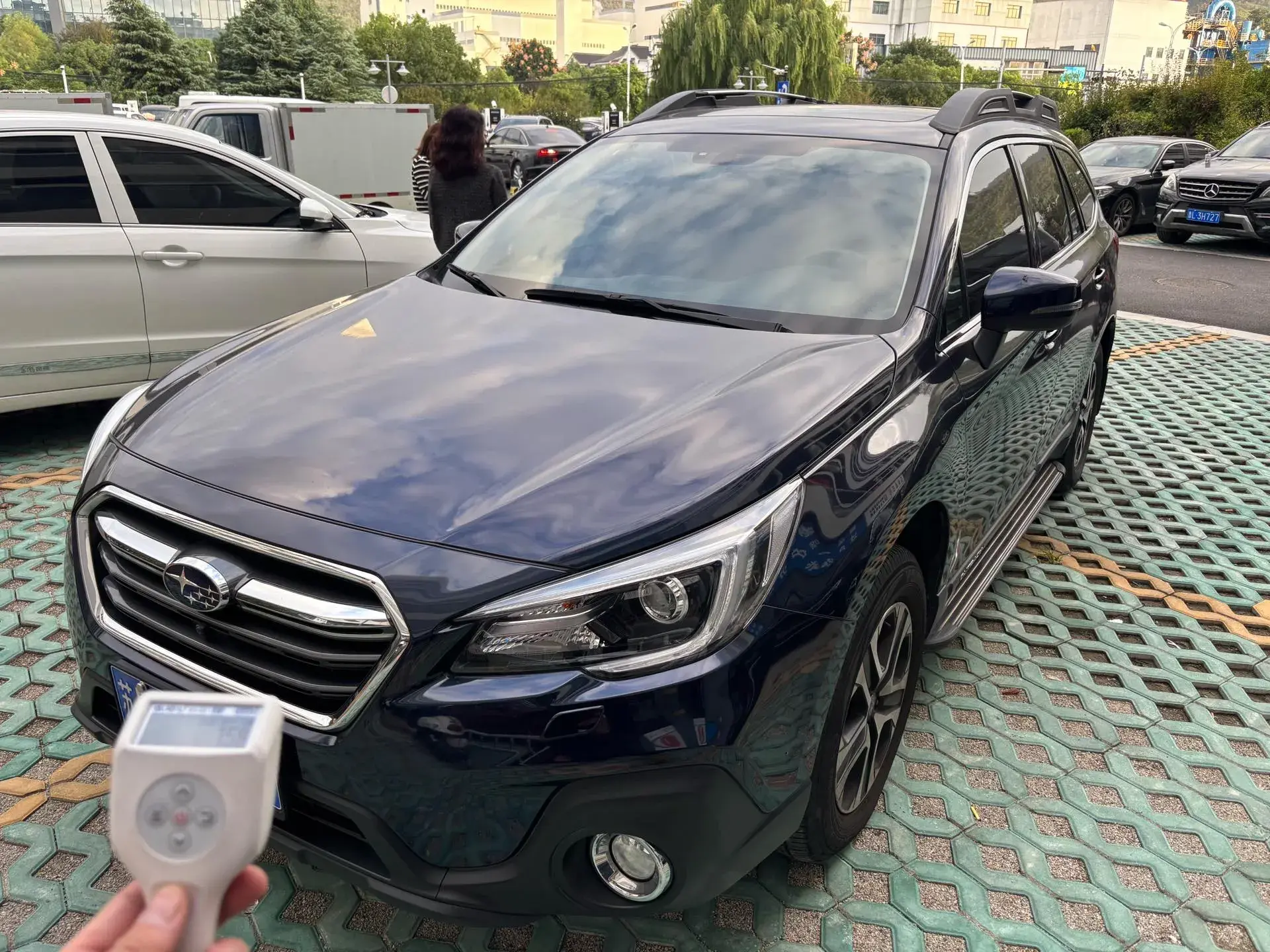 2019 SUBARU OUTBACK view 1
