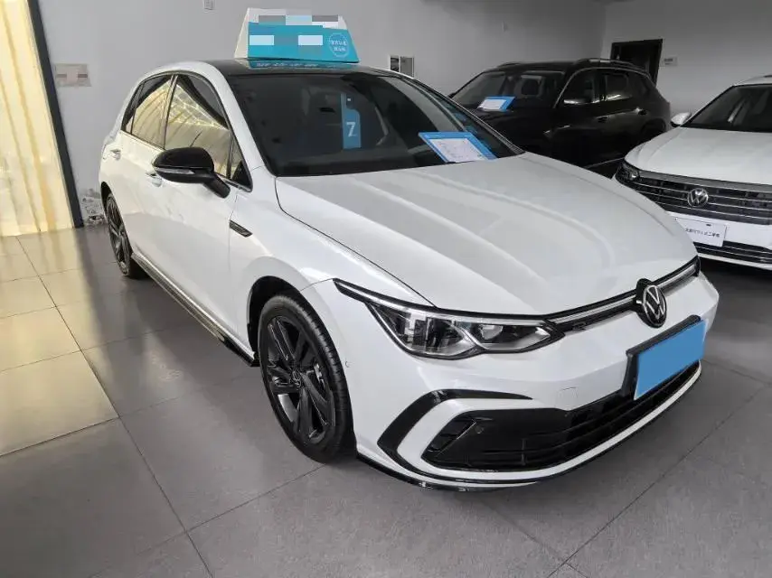 2024 VOLKSWAGEN GOLF thumbnail 3