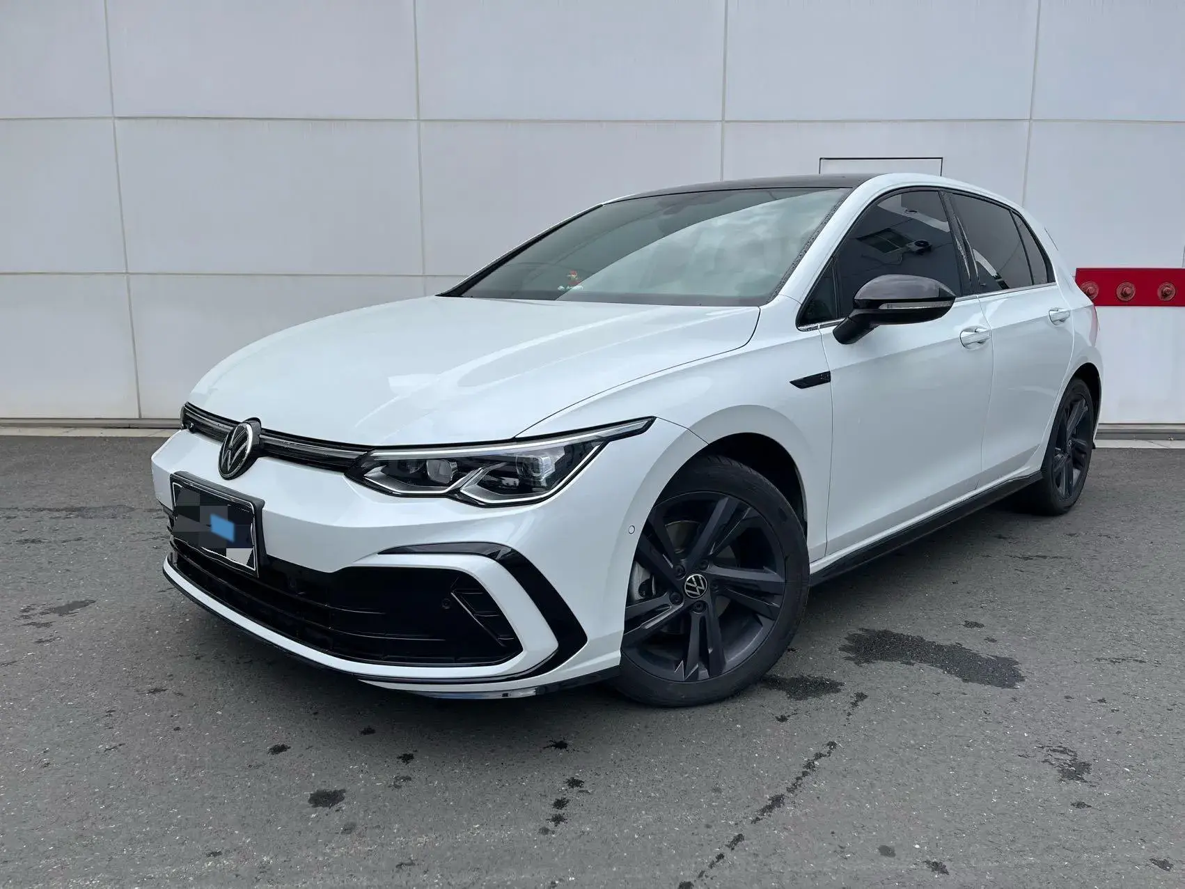 2023 VOLKSWAGEN GOLF view 1