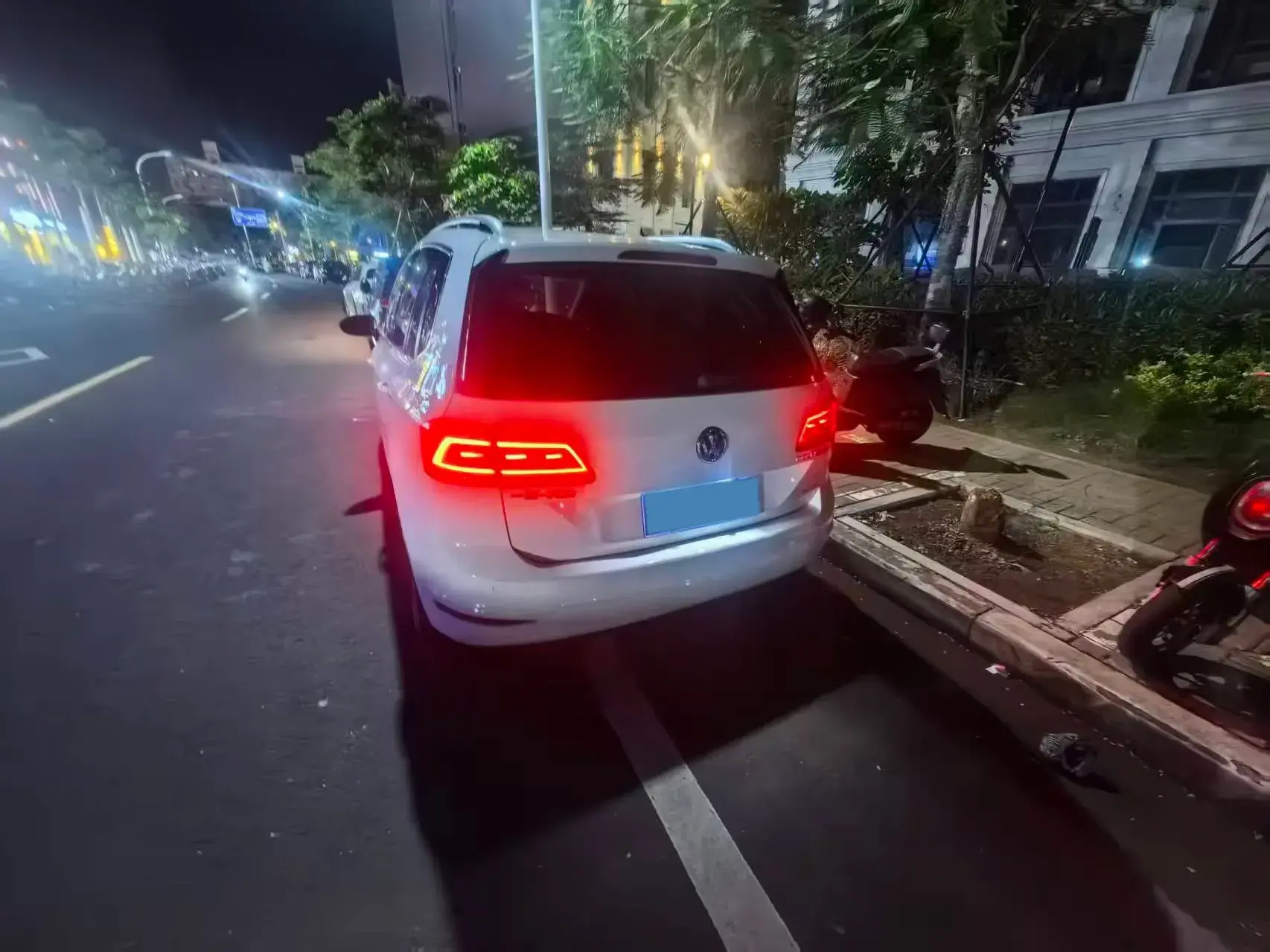 2018 VOLKSWAGEN GOLF thumbnail 3