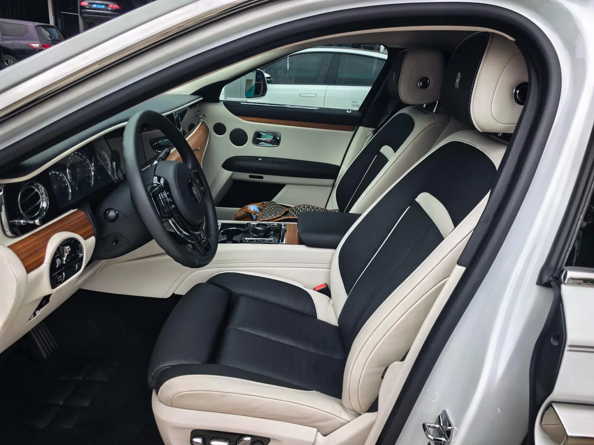 2021 ROLLS-ROYCE GHOST thumbnail 3