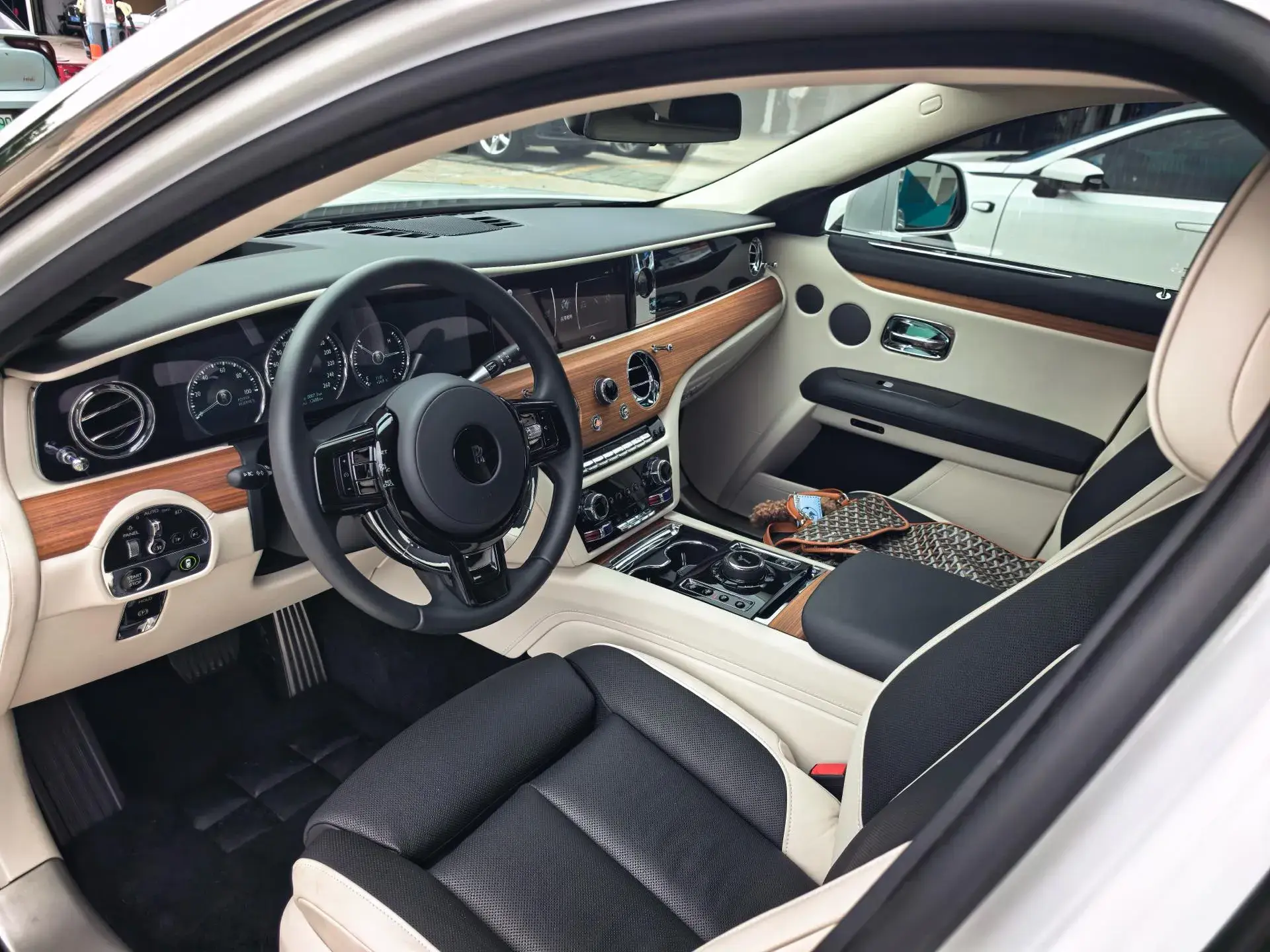 2021 ROLLS-ROYCE GHOST thumbnail 4