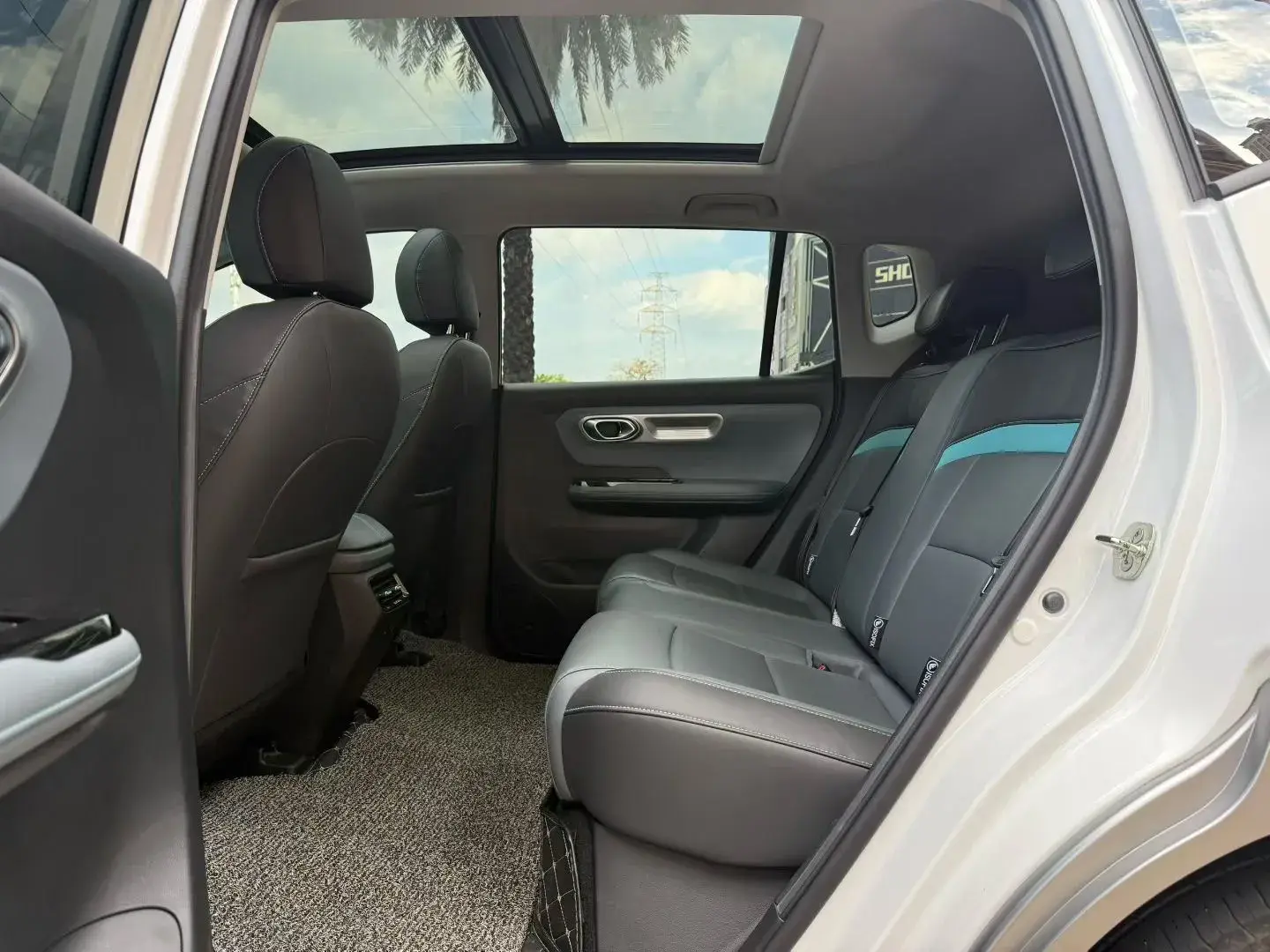 2023 AION Y thumbnail 4