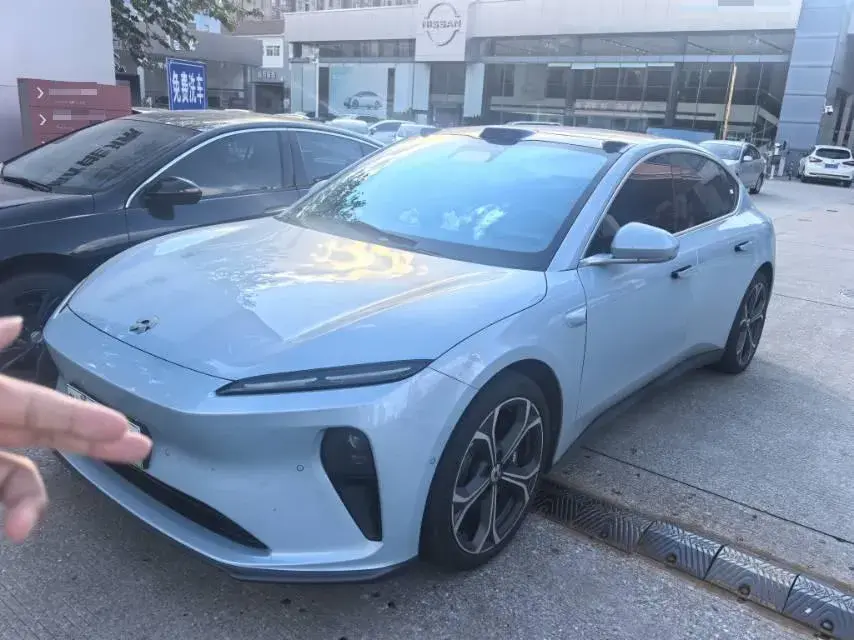 2024 NIO ET5 view 1