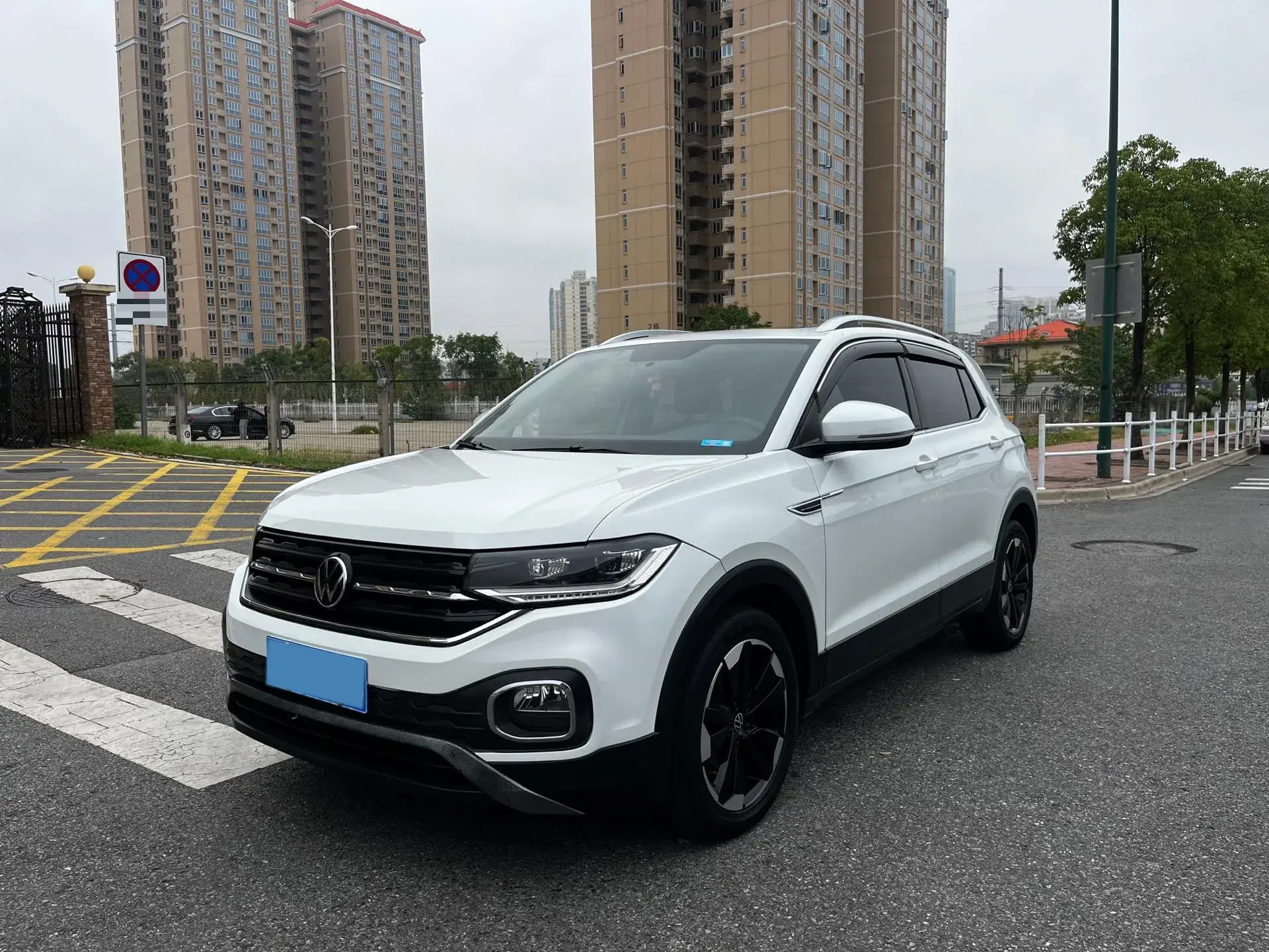 2020 VOLKSWAGEN TACQUA view 1