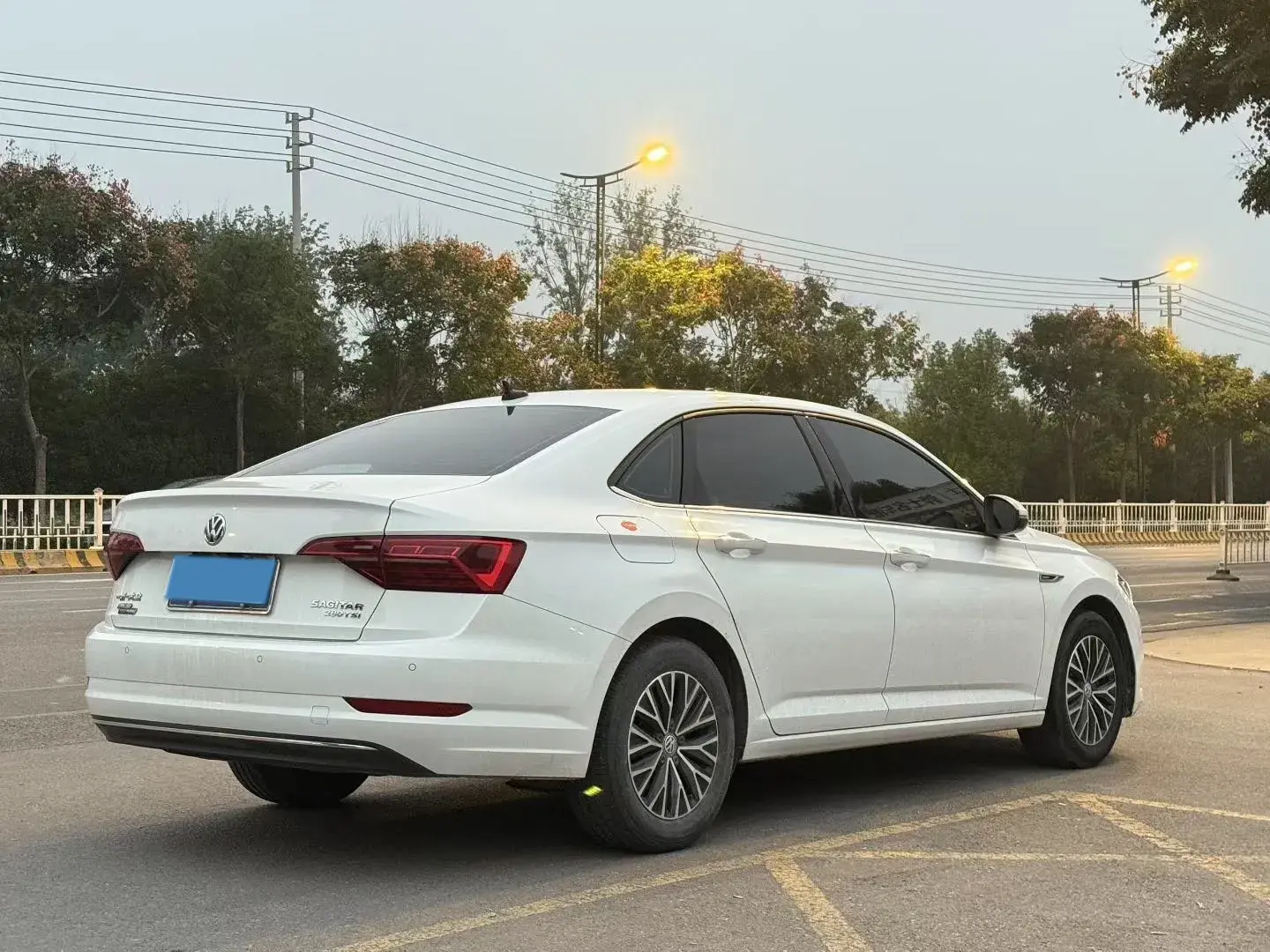 2020 VOLKSWAGEN SAGITAR thumbnail 4