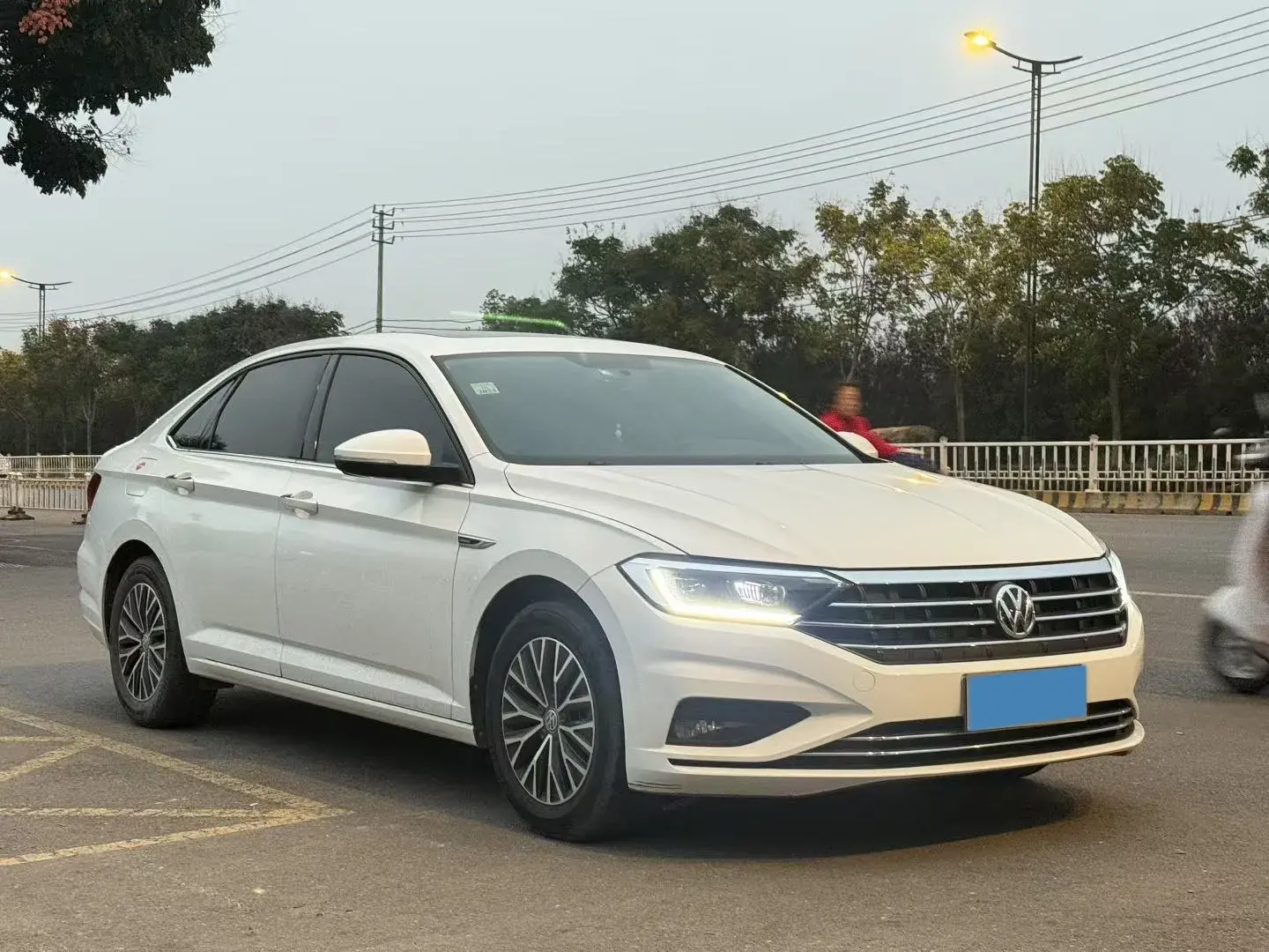 2020 VOLKSWAGEN SAGITAR thumbnail 3