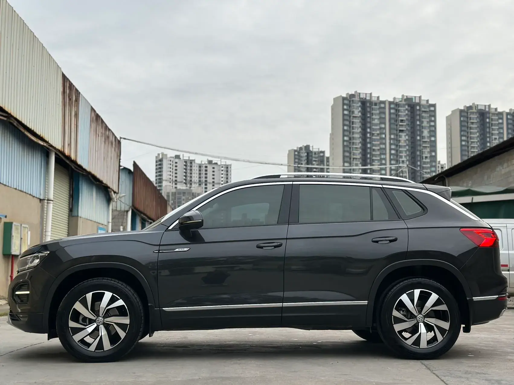 2020 VOLKSWAGEN TAYRON thumbnail 4