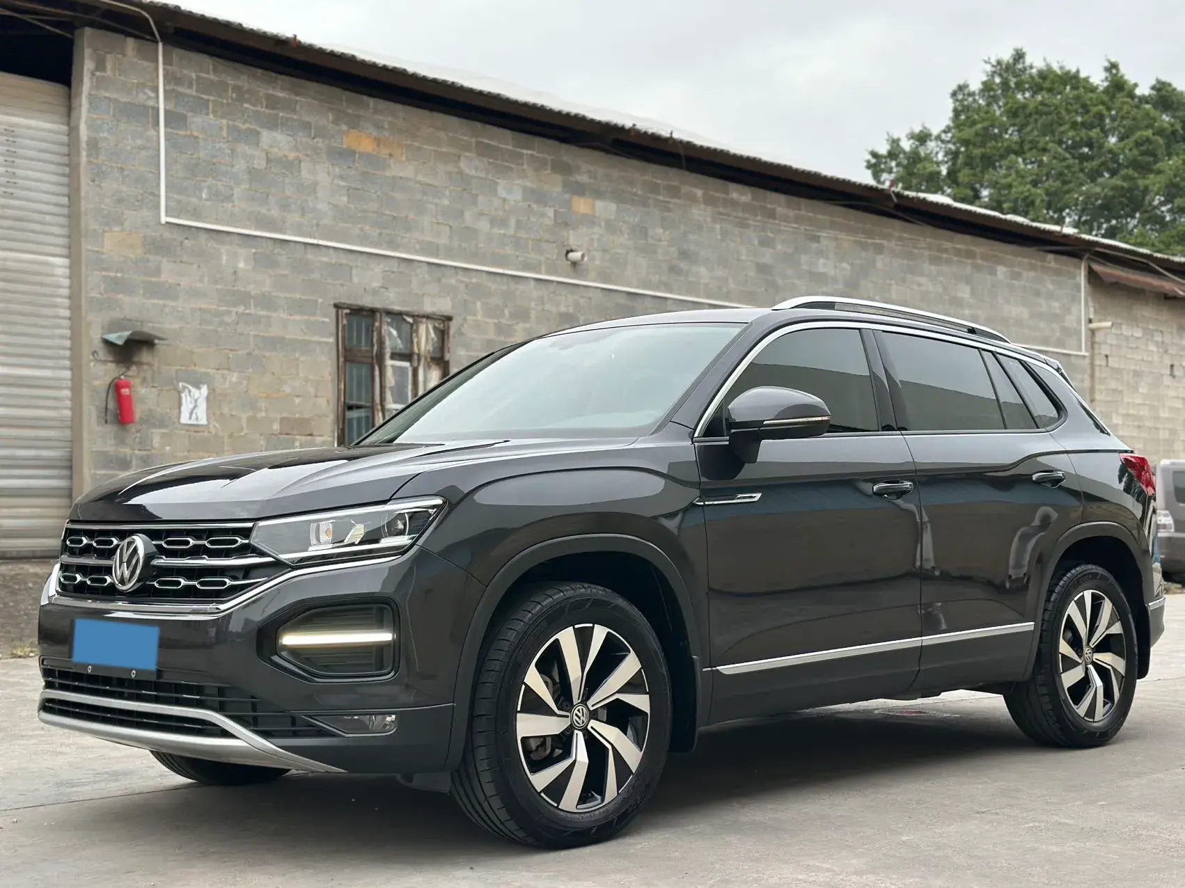 2020 VOLKSWAGEN TAYRON view 1