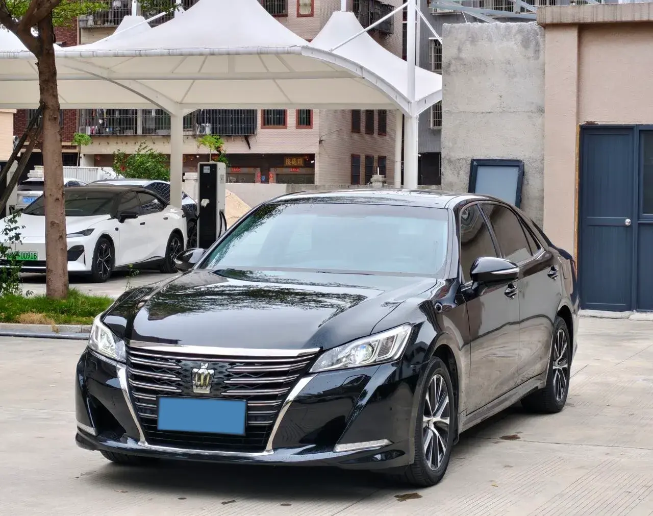 2018 TOYOTA CROWN view 1