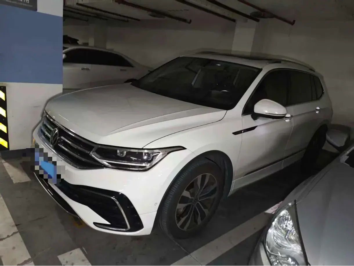 2024 VOLKSWAGEN TIGUAN view 1