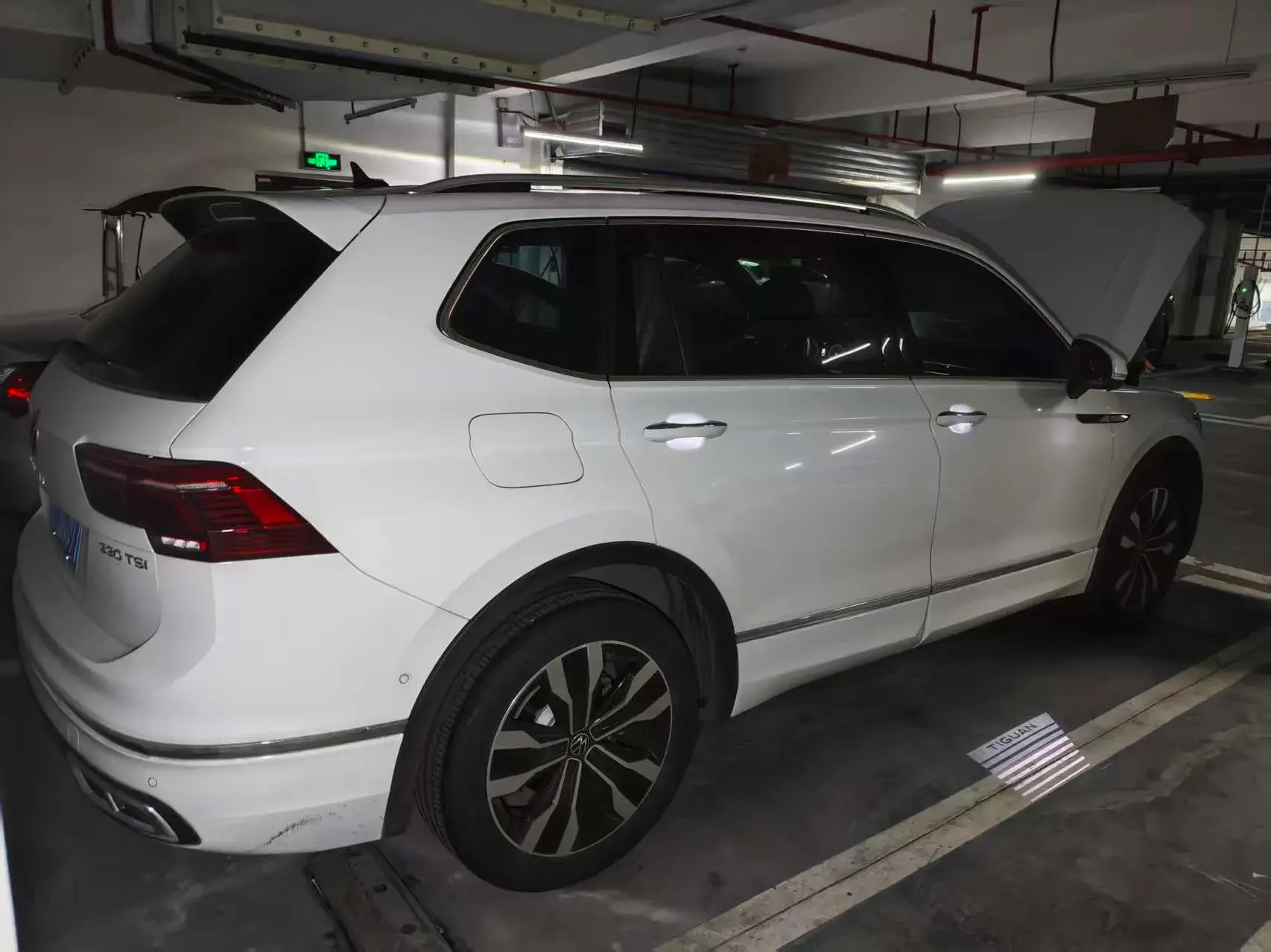 2024 VOLKSWAGEN TIGUAN thumbnail 4